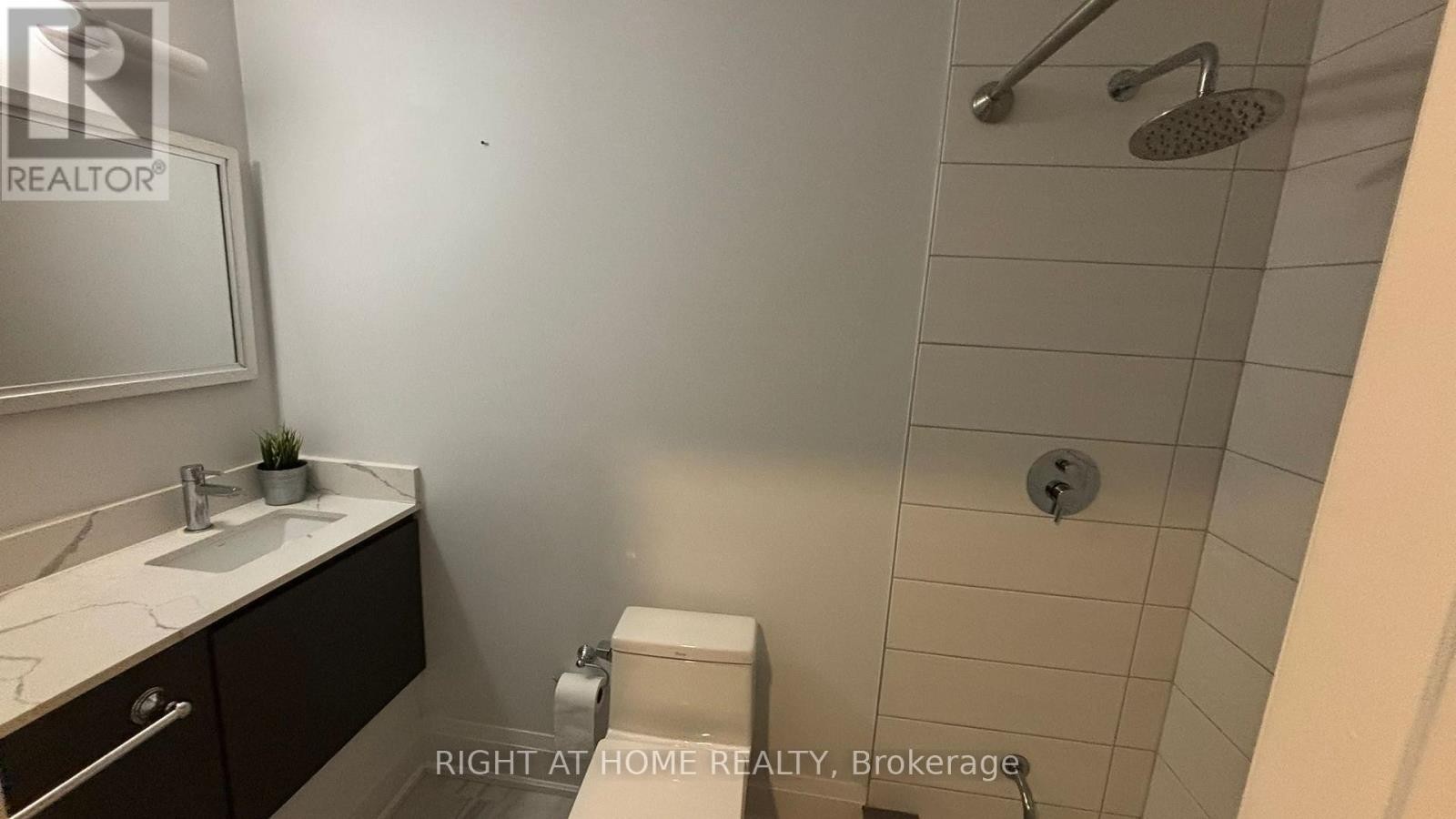 












1 - 294 SOUTH KINGSWAY ROAD

,
Toronto (High Park-Swansea),




Ontario
M6S3T9

