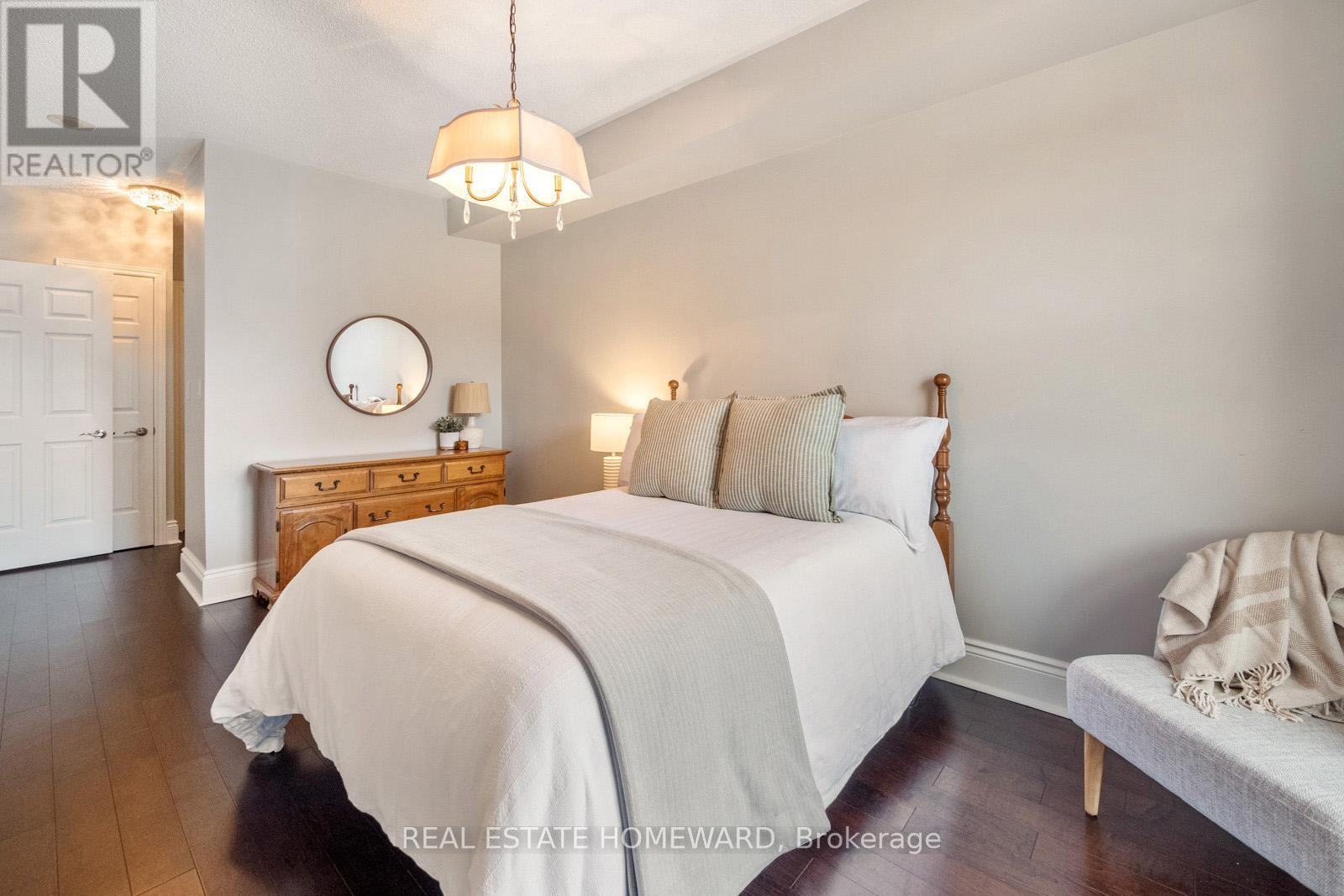 












312 - 3085 BLOOR STREET W

,
Toronto (Stonegate-Queensway),




Ontario
M8X1C9

