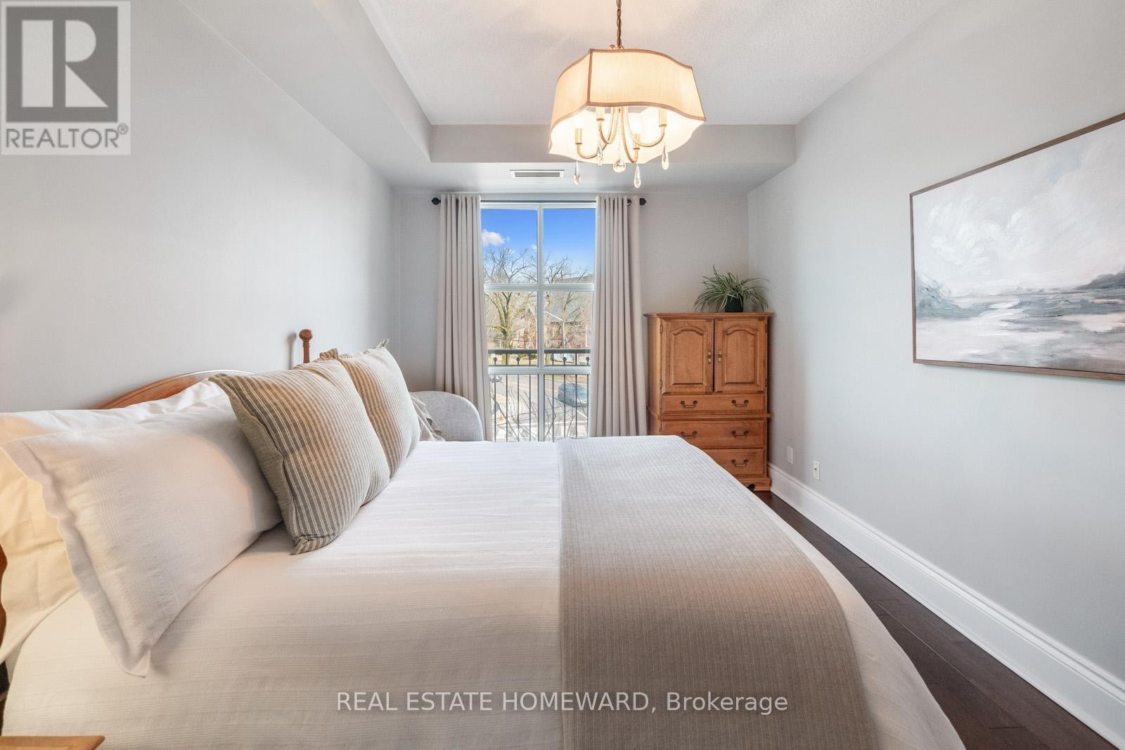 












312 - 3085 BLOOR STREET W

,
Toronto (Stonegate-Queensway),




Ontario
M8X1C9

