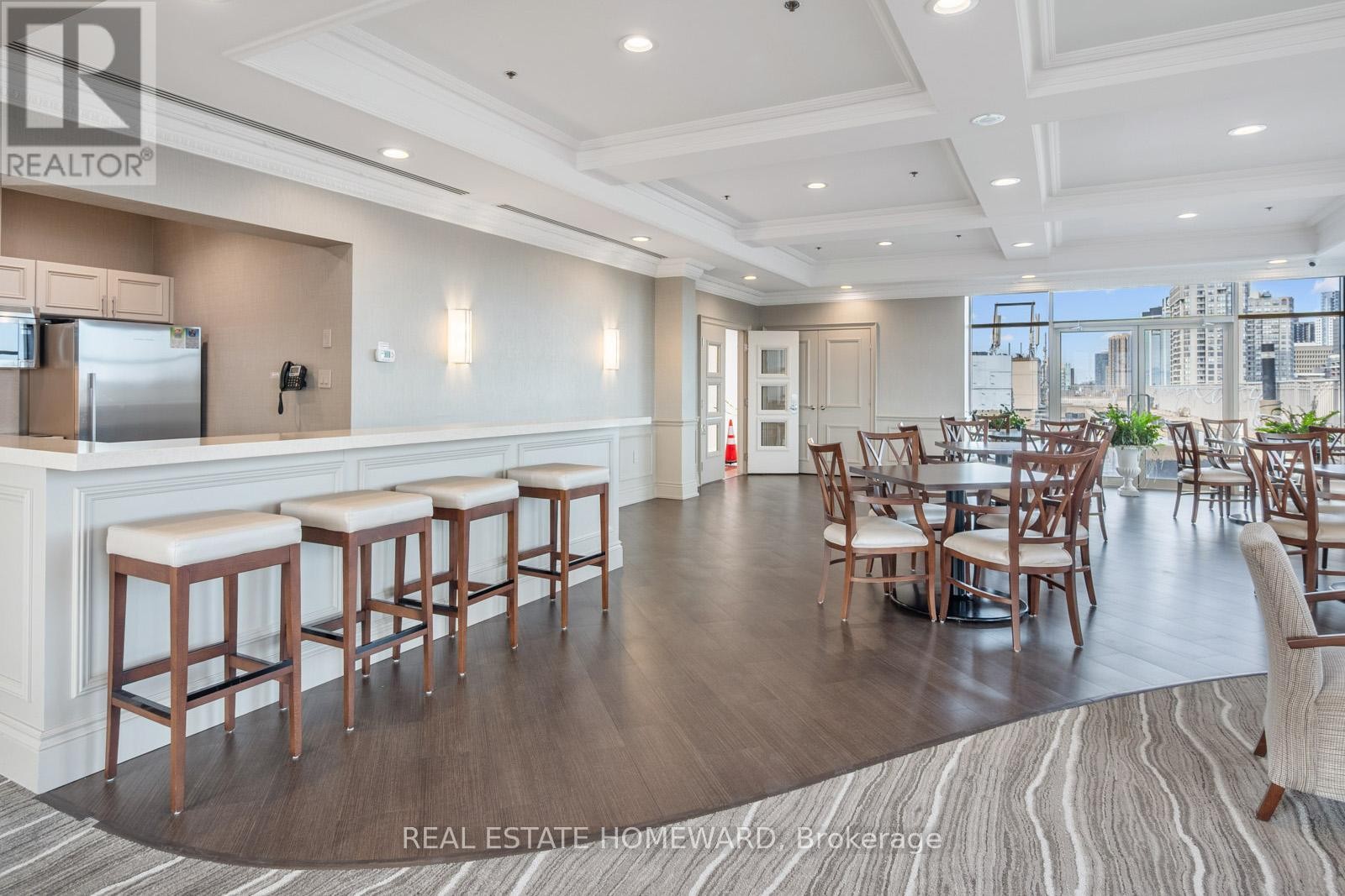 












312 - 3085 BLOOR STREET W

,
Toronto (Stonegate-Queensway),




Ontario
M8X1C9

