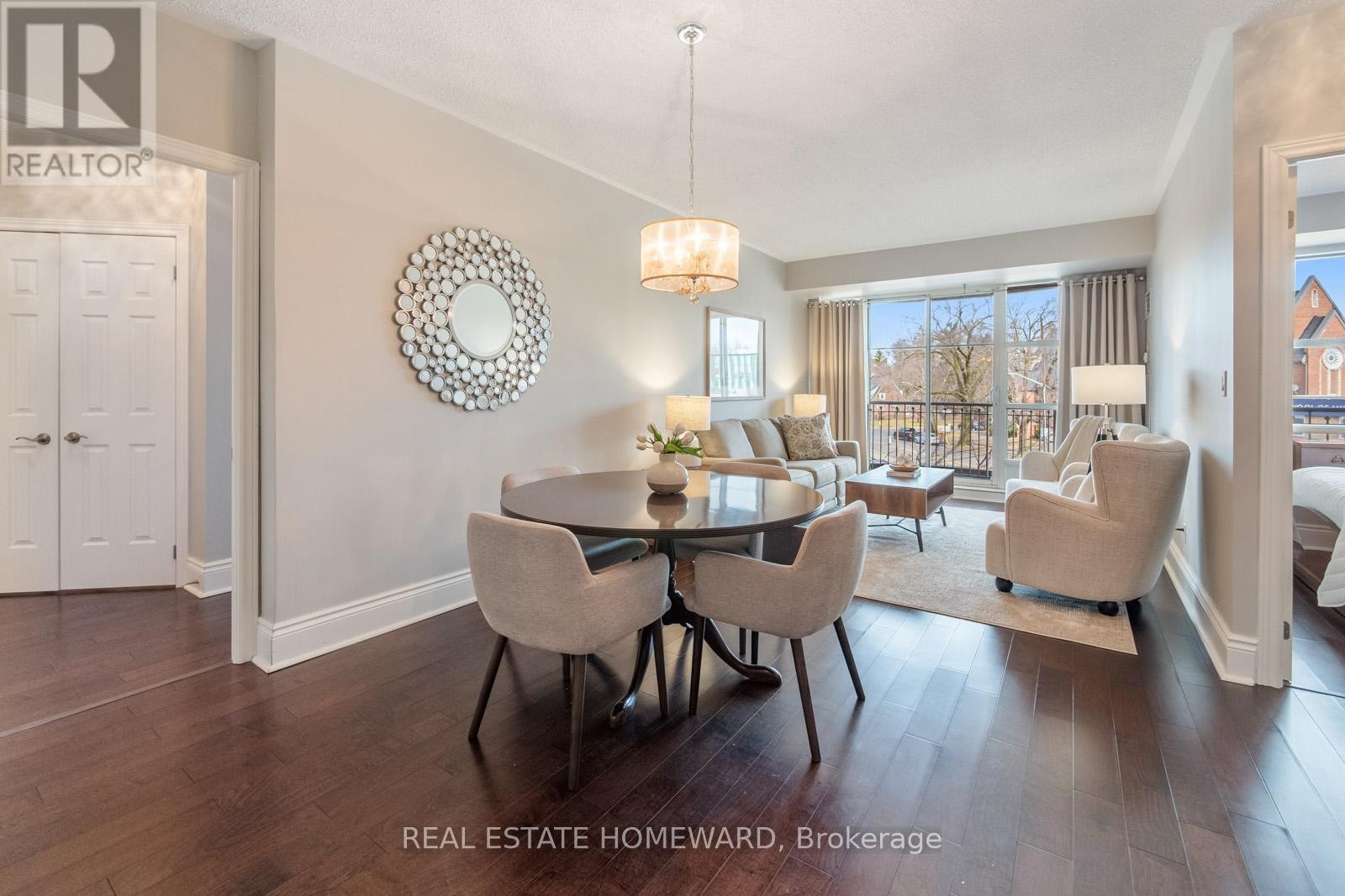 












312 - 3085 BLOOR STREET W

,
Toronto (Stonegate-Queensway),




Ontario
M8X1C9

