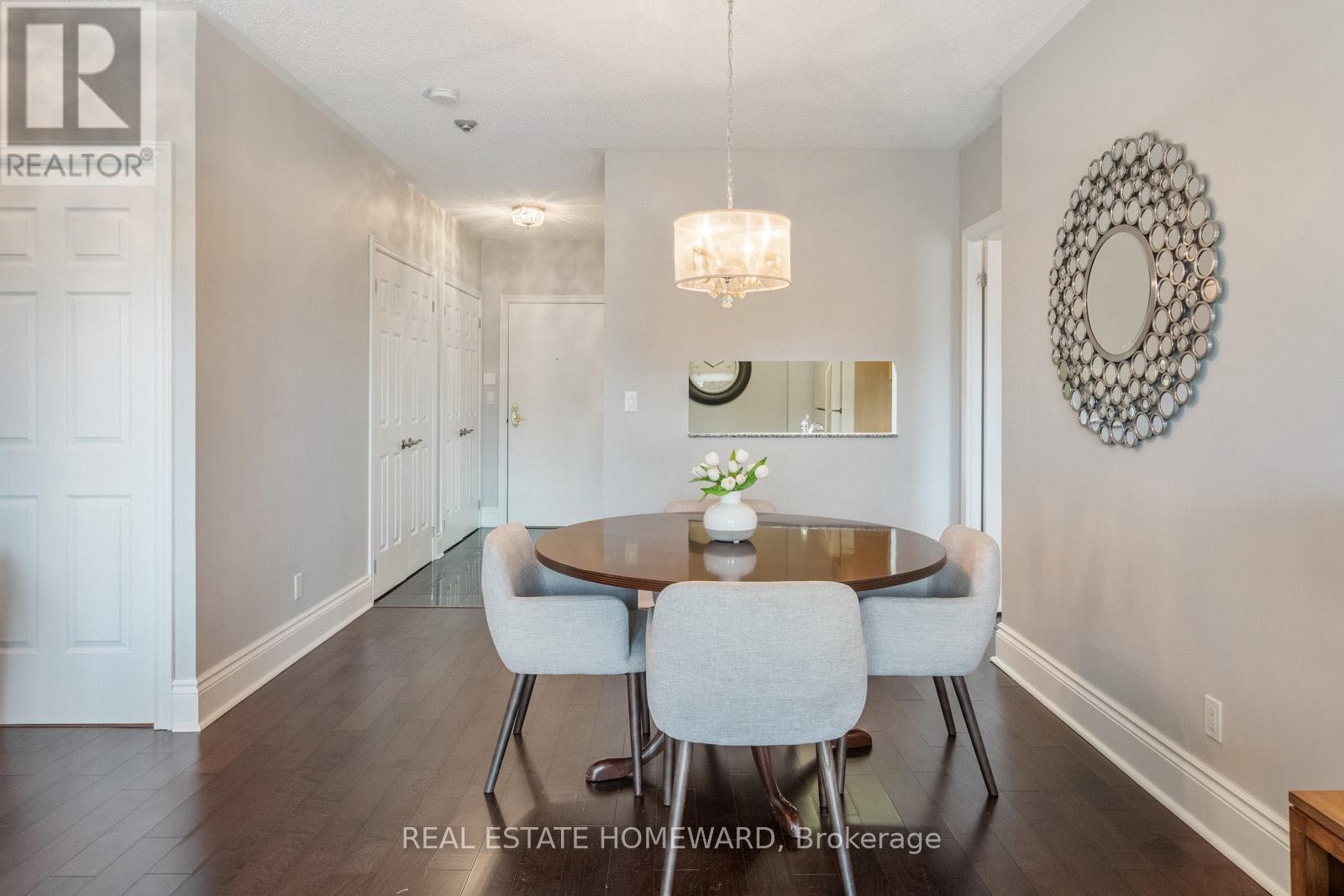 












312 - 3085 BLOOR STREET W

,
Toronto (Stonegate-Queensway),




Ontario
M8X1C9

