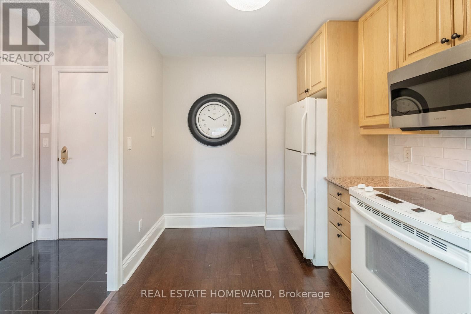 












312 - 3085 BLOOR STREET W

,
Toronto (Stonegate-Queensway),




Ontario
M8X1C9

