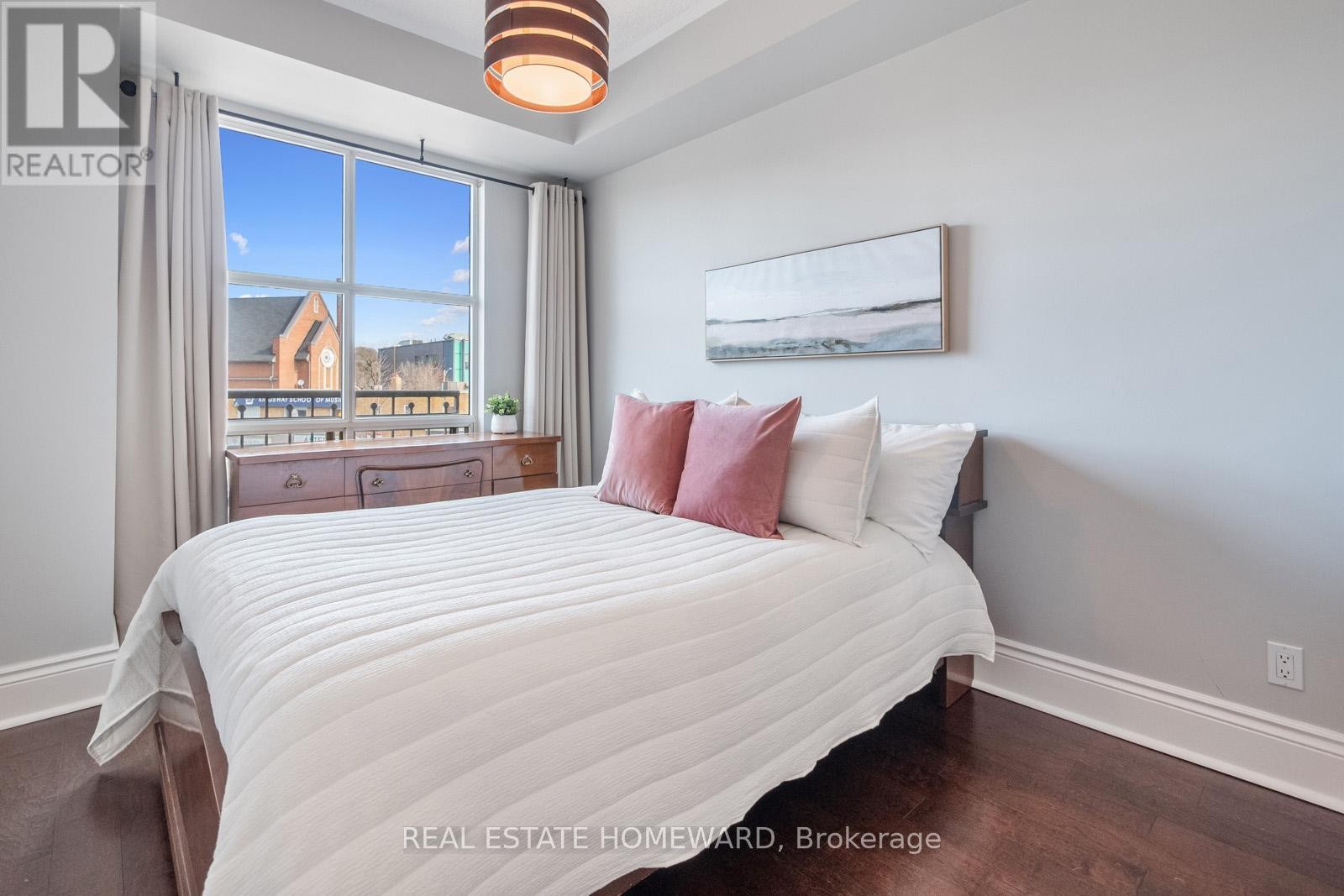 












312 - 3085 BLOOR STREET W

,
Toronto (Stonegate-Queensway),




Ontario
M8X1C9

