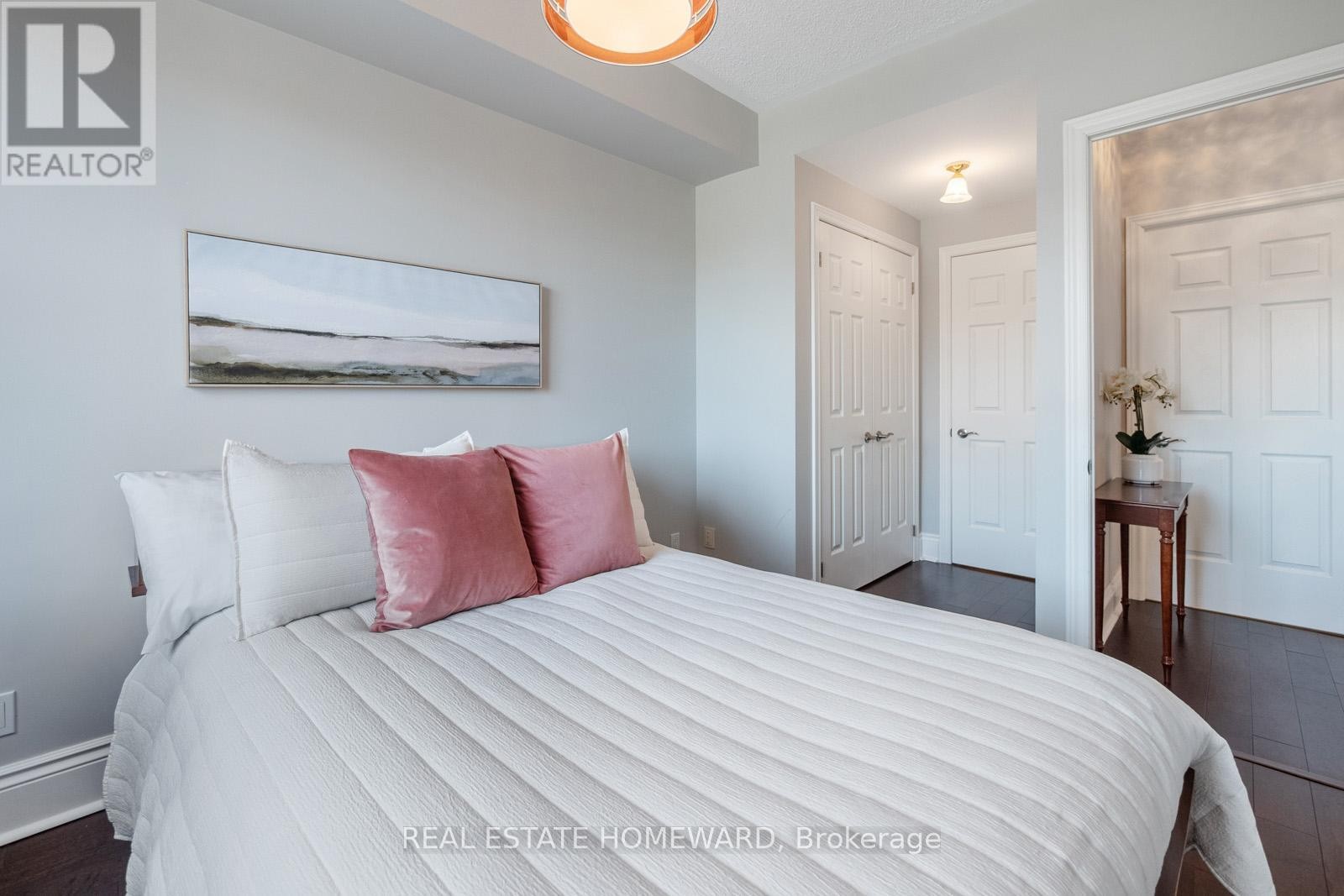 












312 - 3085 BLOOR STREET W

,
Toronto (Stonegate-Queensway),




Ontario
M8X1C9

