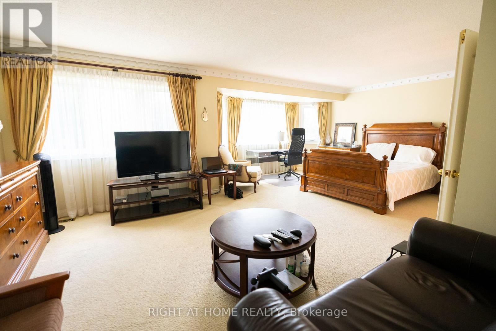 












2427 ERIN CENTRE BOULEVARD

,
Mississauga (Central Erin Mills),




Ontario
L5M5B3

