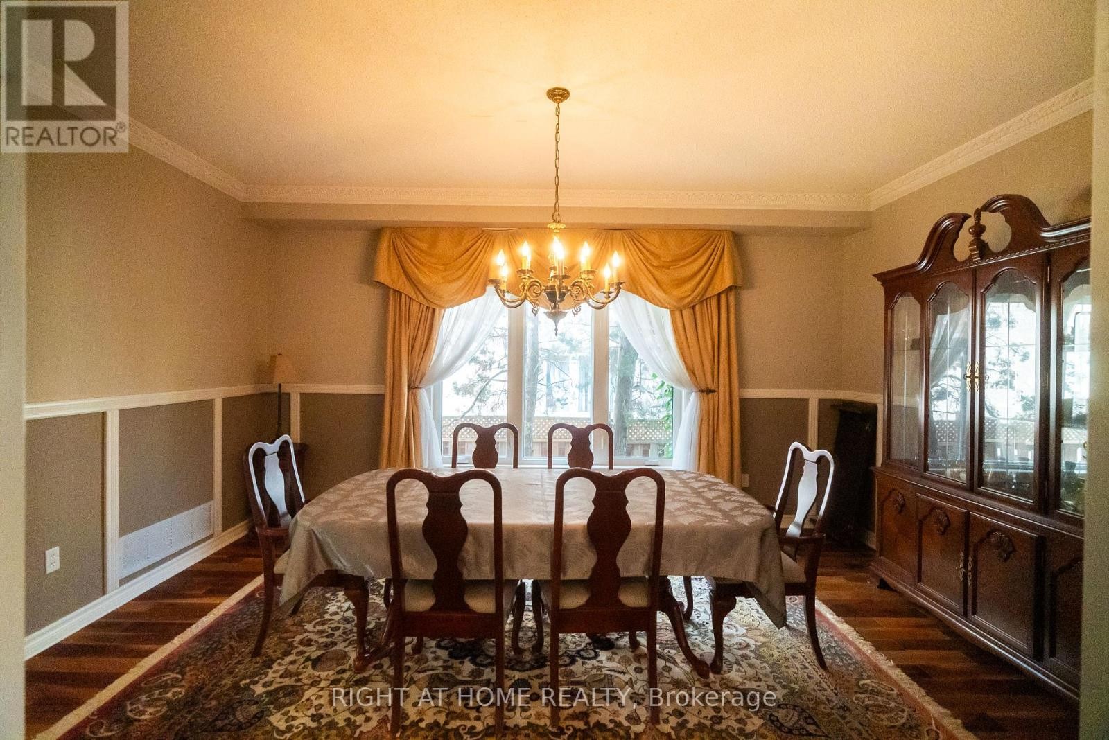 












2427 ERIN CENTRE BOULEVARD

,
Mississauga (Central Erin Mills),




Ontario
L5M5B3

