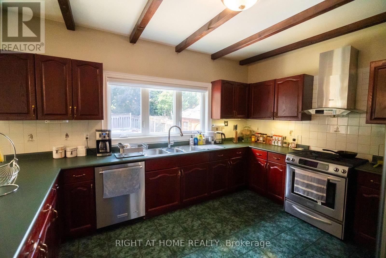 












2427 ERIN CENTRE BOULEVARD

,
Mississauga (Central Erin Mills),




Ontario
L5M5B3

