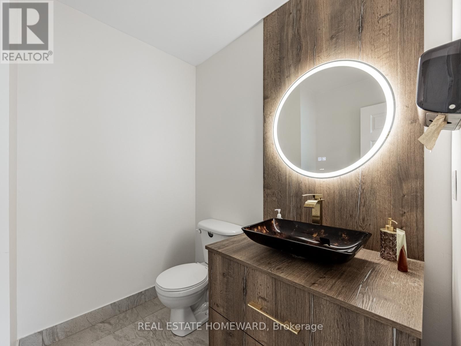 












964A THE QUEENSWAY

,
Toronto (Stonegate-Queensway),




Ontario
M8Z1P5

