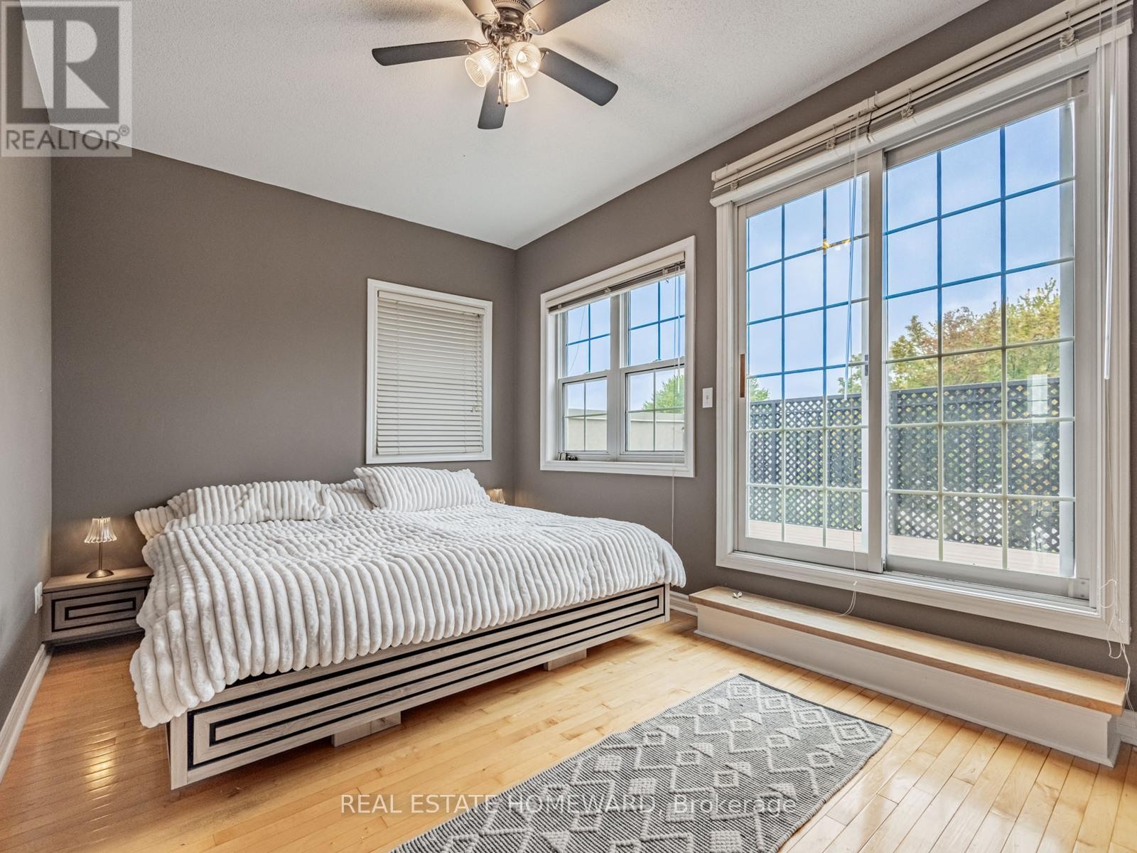 












964A THE QUEENSWAY

,
Toronto (Stonegate-Queensway),




Ontario
M8Z1P5

