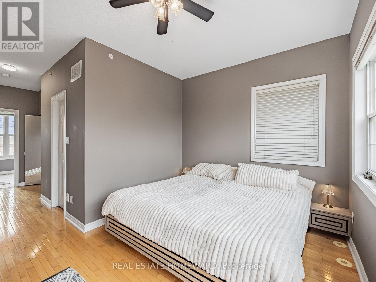 












964A THE QUEENSWAY

,
Toronto (Stonegate-Queensway),




Ontario
M8Z1P5

