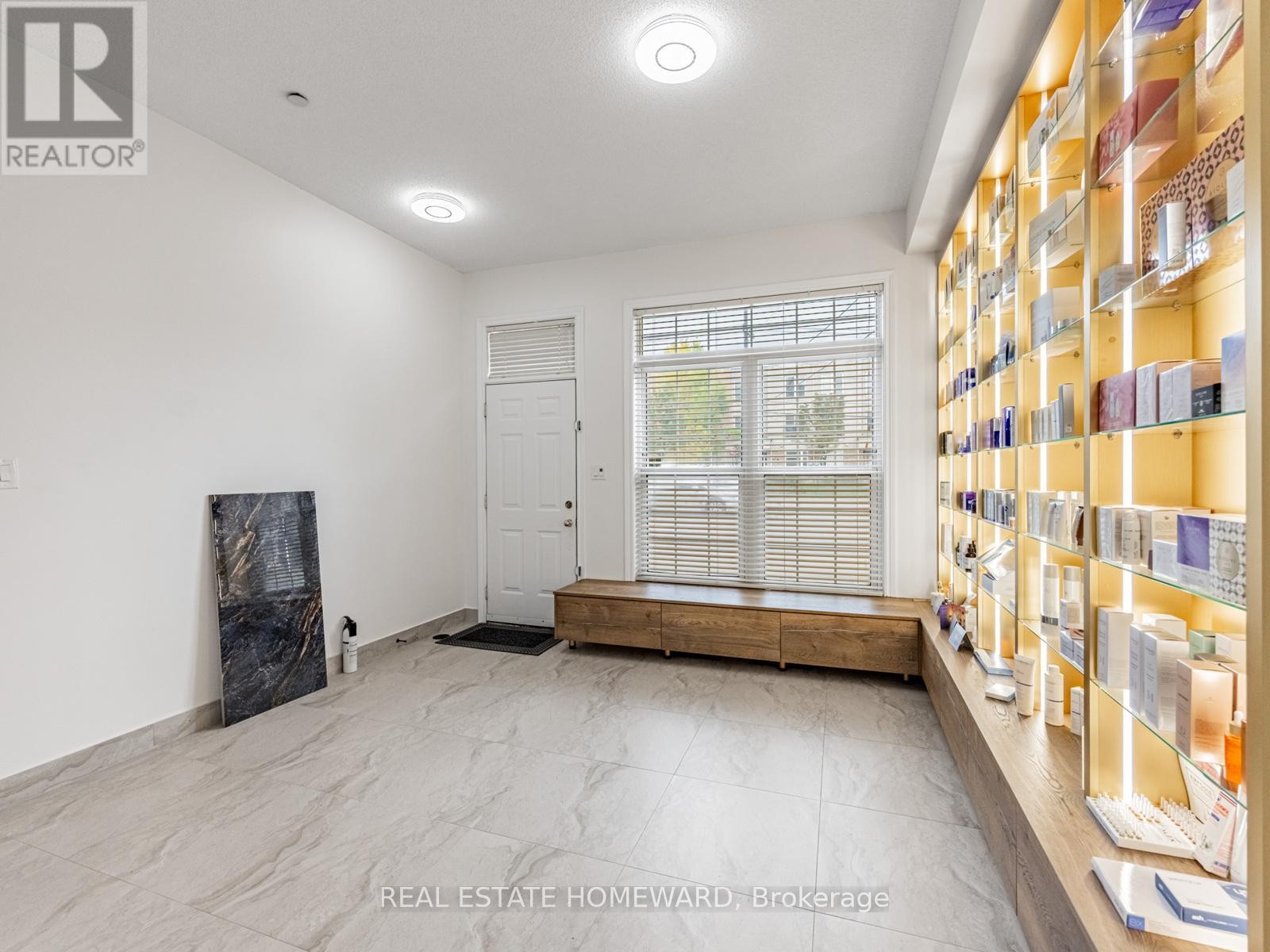 












964A THE QUEENSWAY

,
Toronto (Stonegate-Queensway),




Ontario
M8Z1P5

