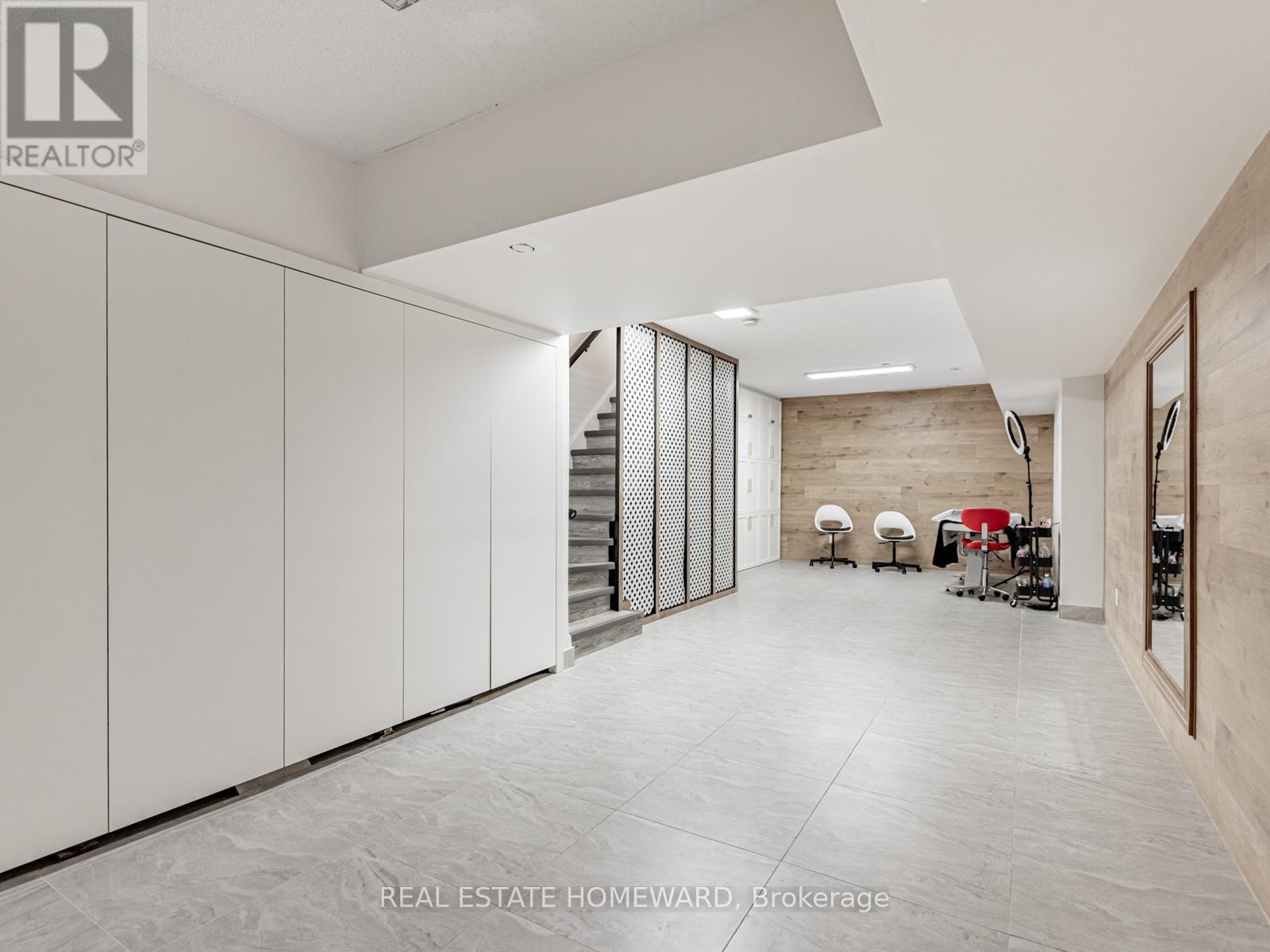 












964A THE QUEENSWAY

,
Toronto (Stonegate-Queensway),




Ontario
M8Z1P5

