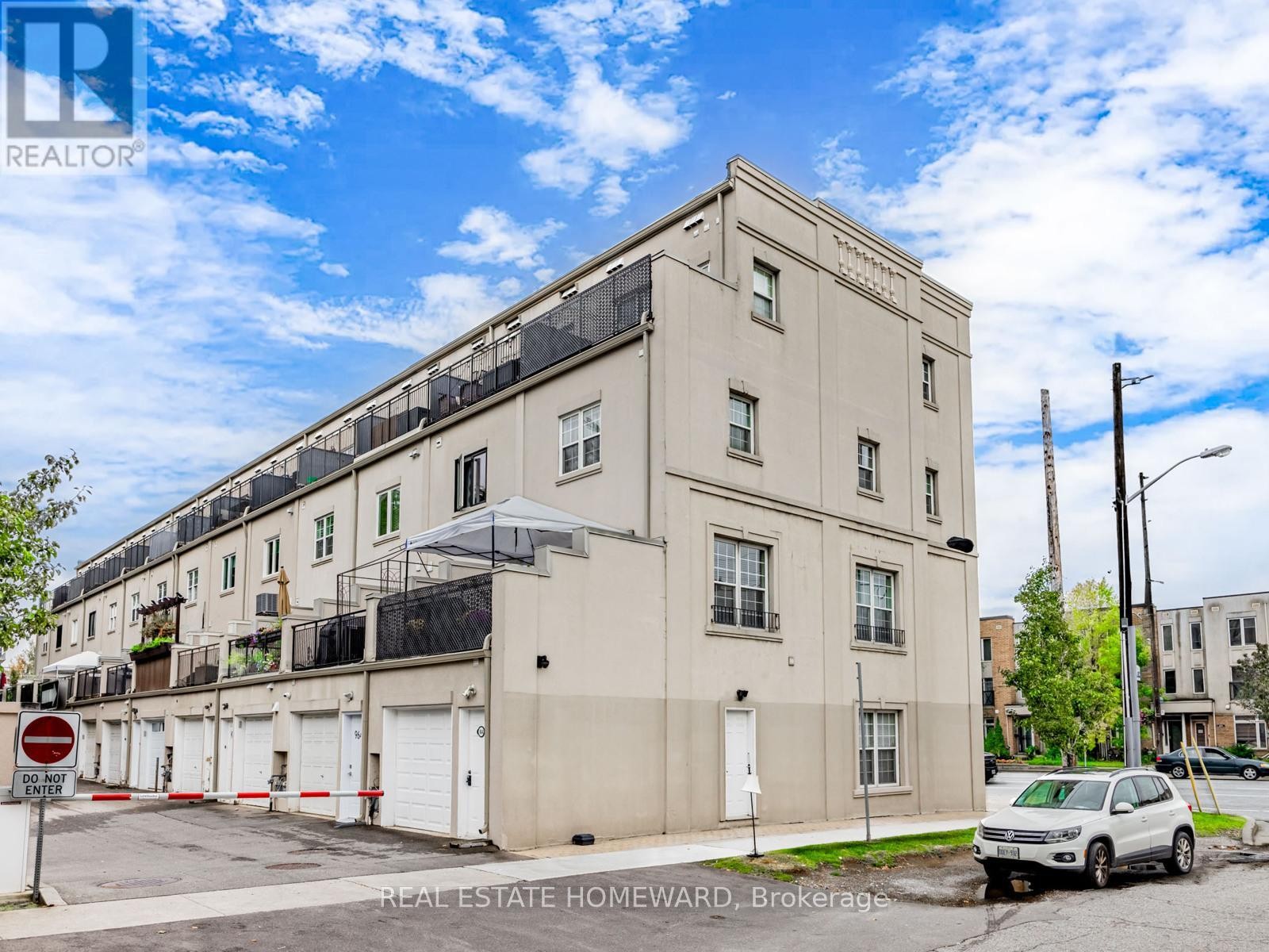 












964A THE QUEENSWAY

,
Toronto (Stonegate-Queensway),




Ontario
M8Z1P5

