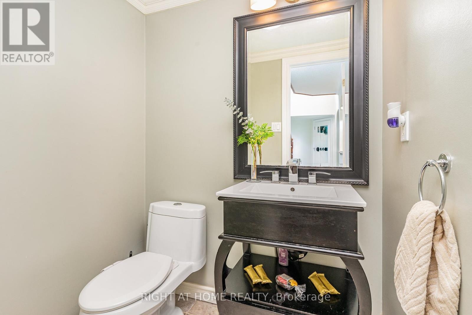 












6829 MARKWOOD PLACE

,
Mississauga (Meadowvale),




Ontario
L5N4K7

