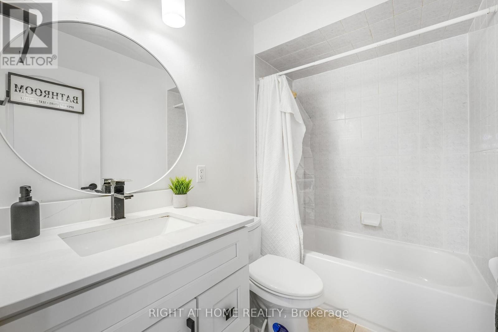 












5651 PATRON COVE E

,
Mississauga (Churchill Meadows),




Ontario
L5M7G4

