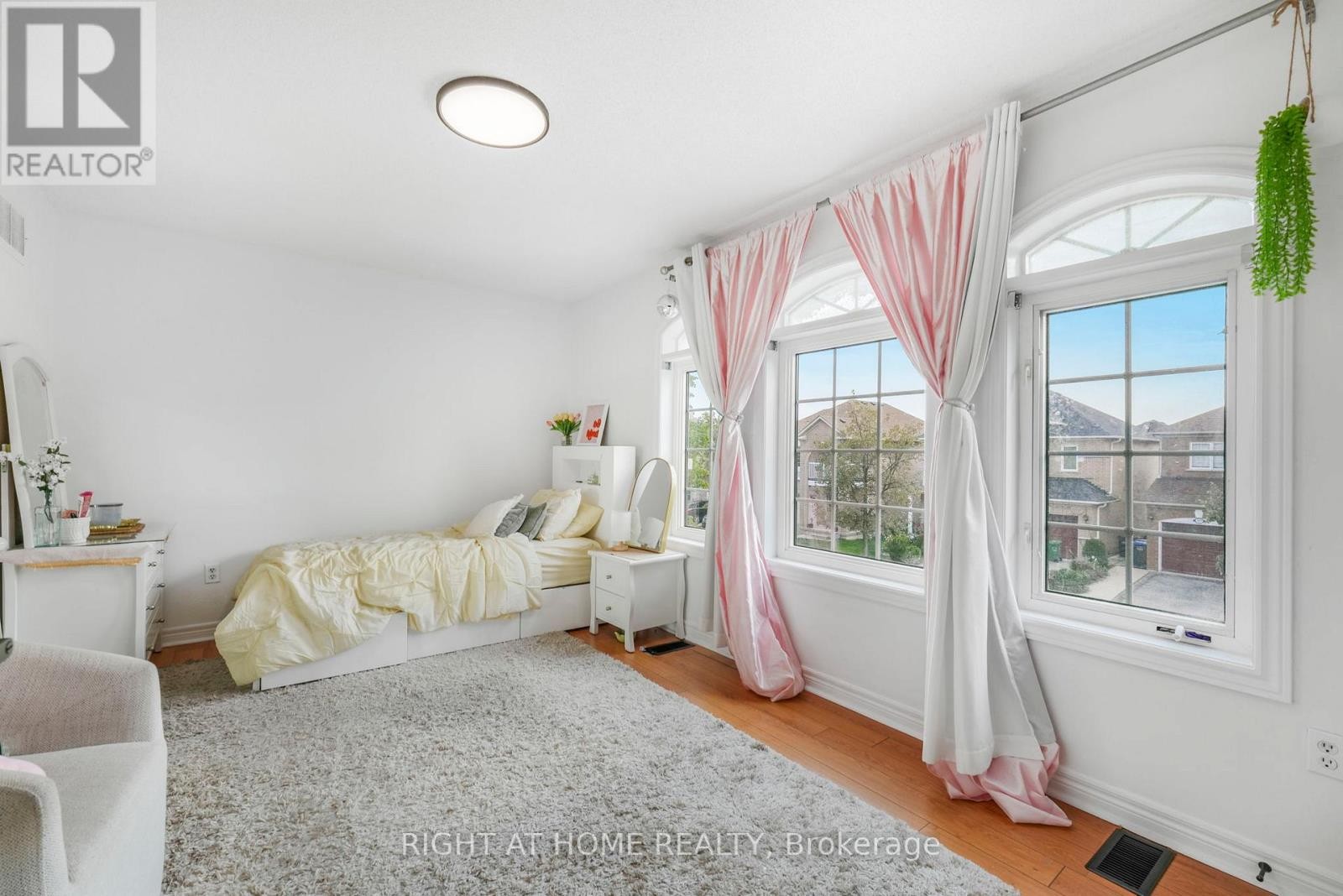 












5651 PATRON COVE E

,
Mississauga (Churchill Meadows),




Ontario
L5M7G4

