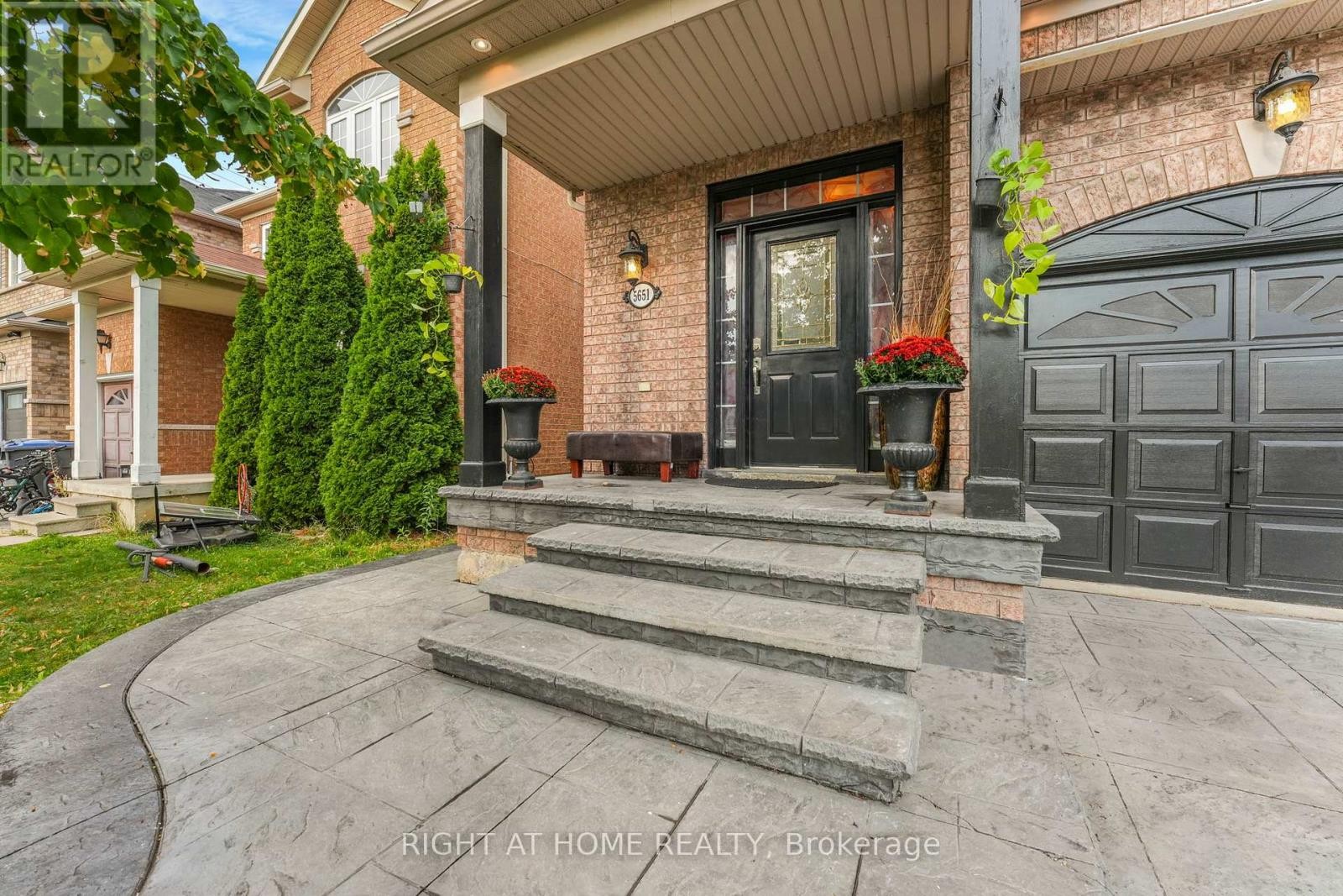 












5651 PATRON COVE E

,
Mississauga (Churchill Meadows),




Ontario
L5M7G4

