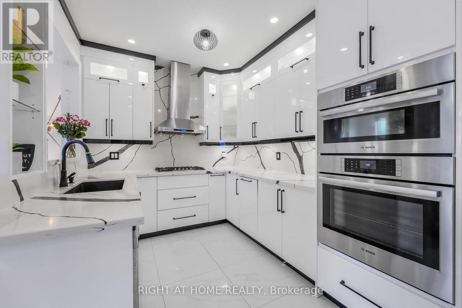












5651 PATRON COVE E

,
Mississauga (Churchill Meadows),




Ontario
L5M7G4

