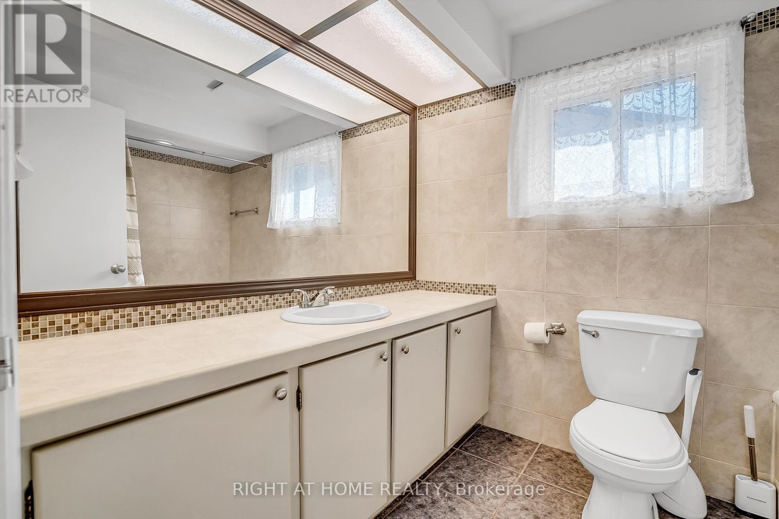 












6842 AVILA ROAD

,
Mississauga (Meadowvale),




Ontario
L5N1R8

