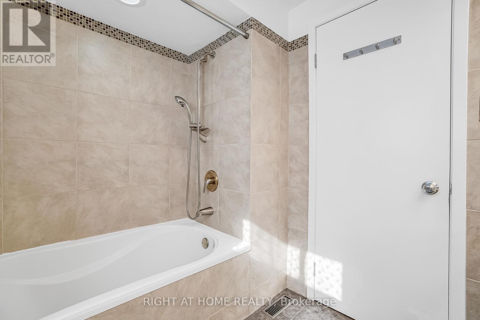 












6842 AVILA ROAD

,
Mississauga (Meadowvale),




Ontario
L5N1R8

