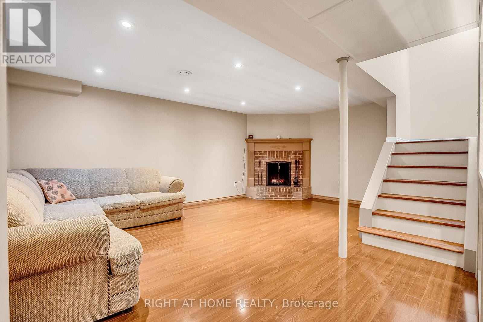 












6842 AVILA ROAD

,
Mississauga (Meadowvale),




Ontario
L5N1R8

