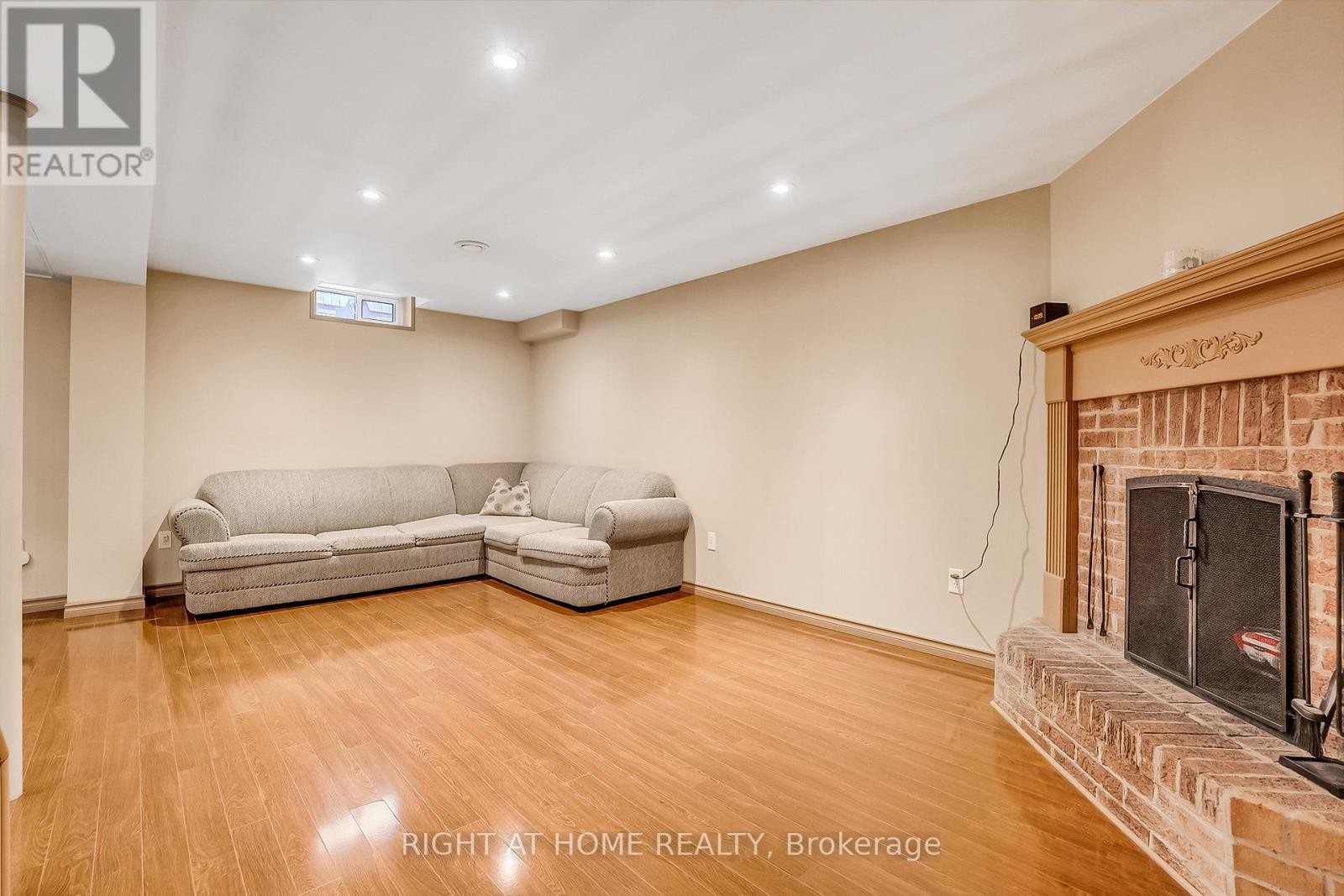 












6842 AVILA ROAD

,
Mississauga (Meadowvale),




Ontario
L5N1R8

