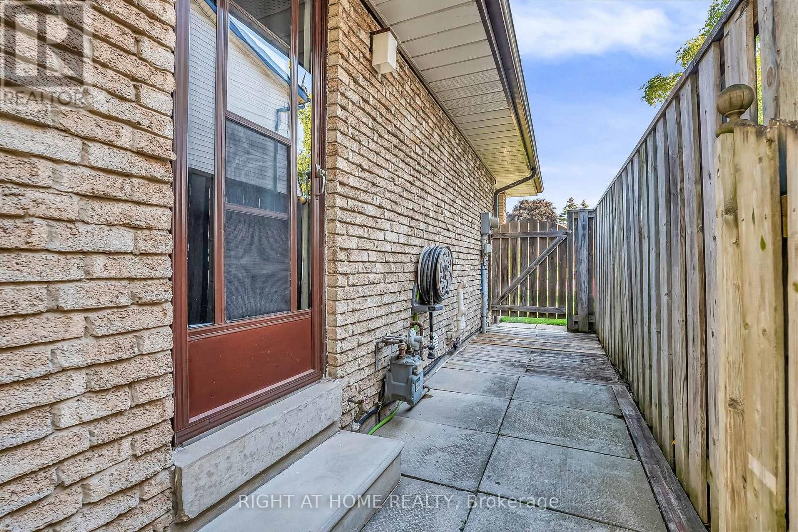 












6842 AVILA ROAD

,
Mississauga (Meadowvale),




Ontario
L5N1R8

