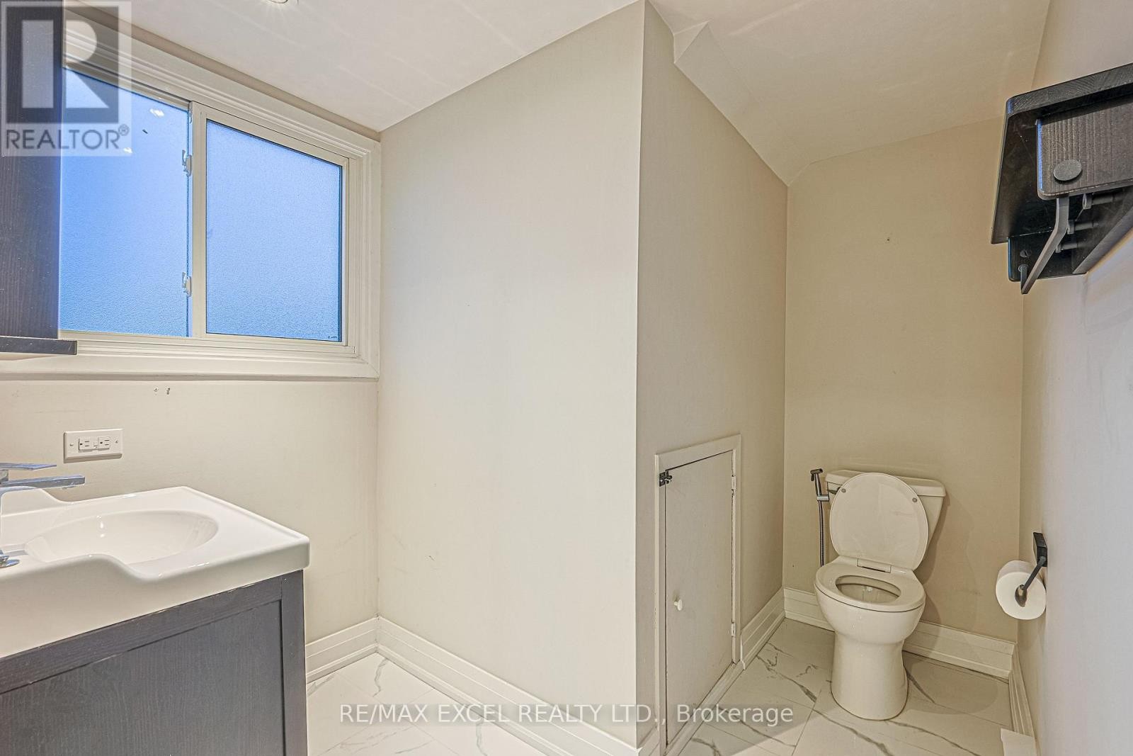 












18 - 81 IRWIN ROAD

,
Toronto (Elms-Old Rexdale),




Ontario
M9W5W1

