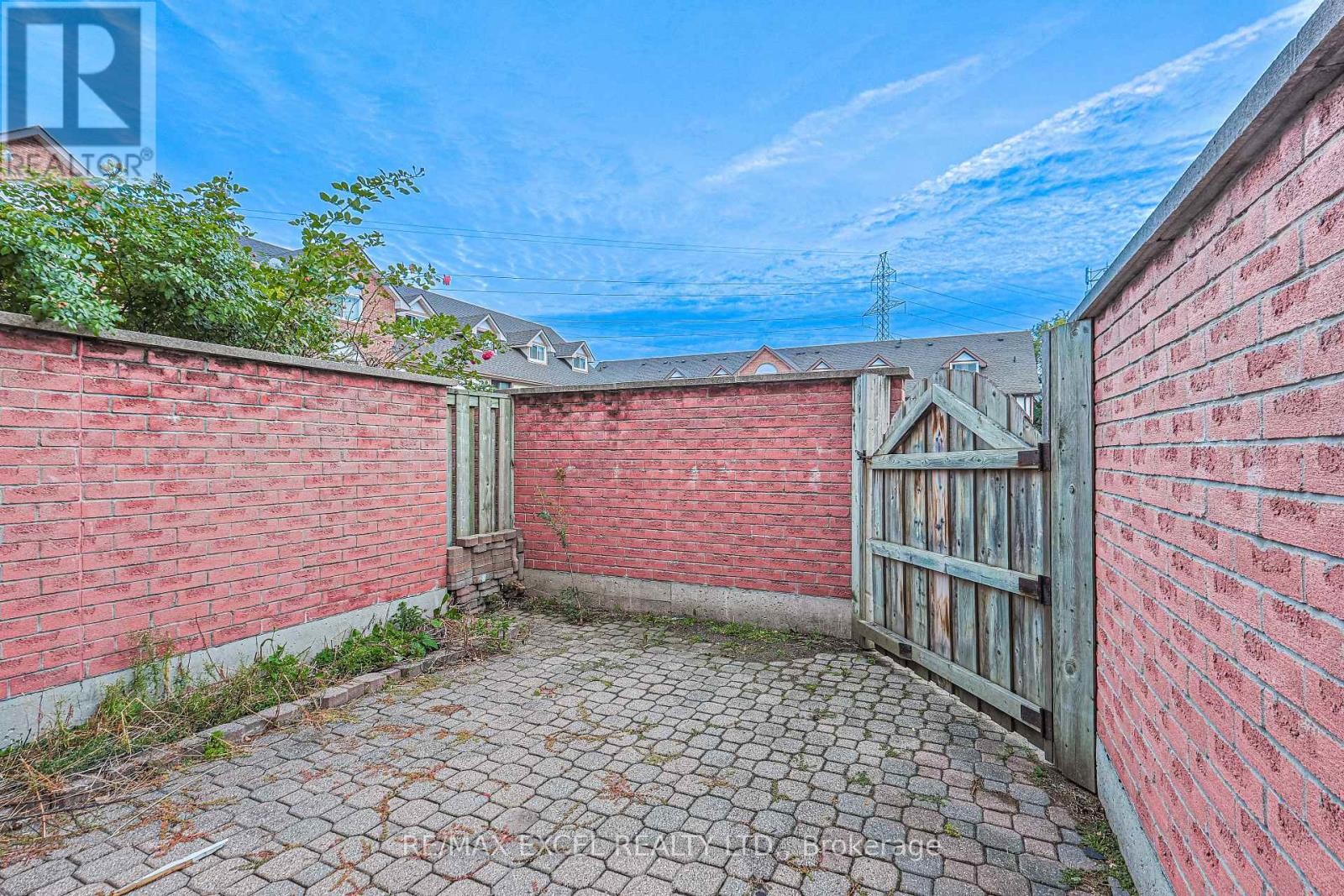 












18 - 81 IRWIN ROAD

,
Toronto (Elms-Old Rexdale),




Ontario
M9W5W1

