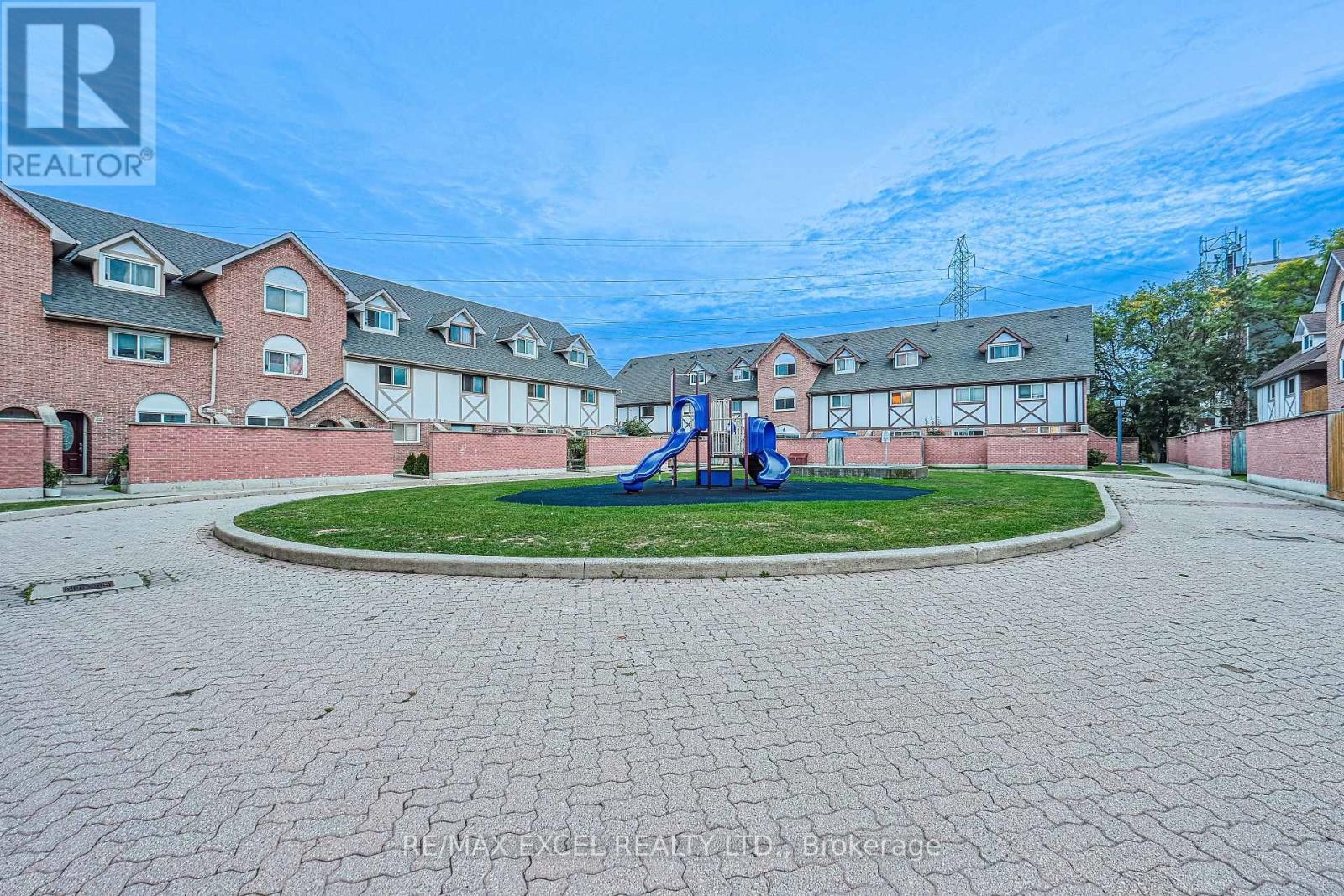 












18 - 81 IRWIN ROAD

,
Toronto (Elms-Old Rexdale),




Ontario
M9W5W1

