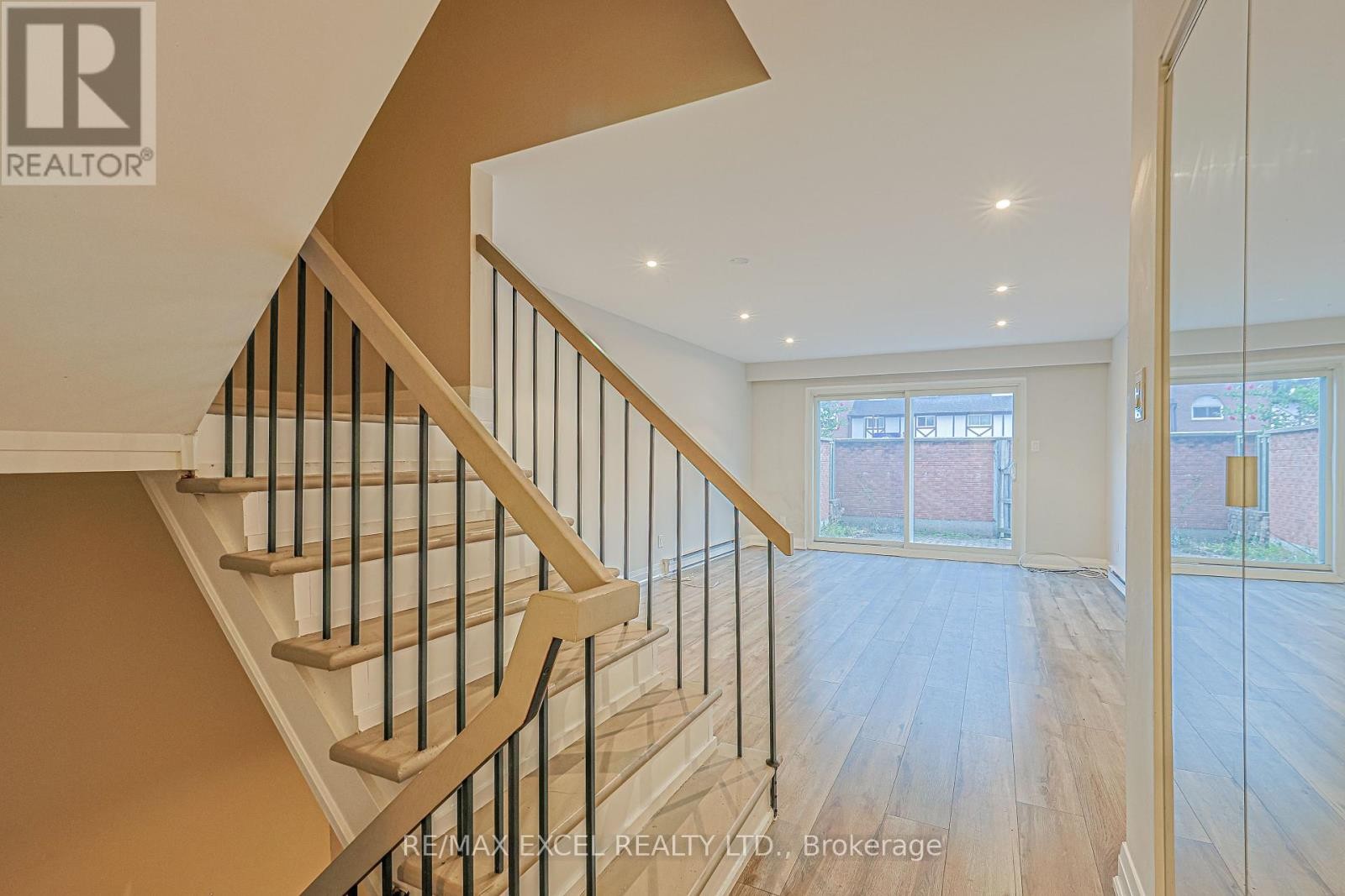 












18 - 81 IRWIN ROAD

,
Toronto (Elms-Old Rexdale),




Ontario
M9W5W1

