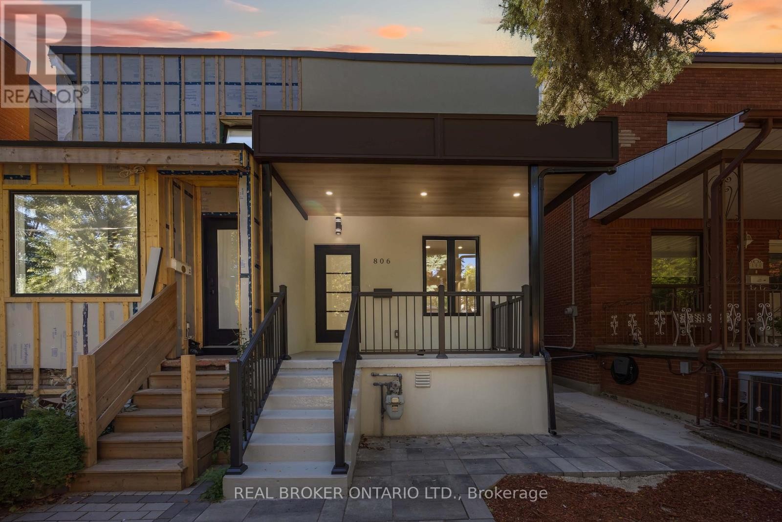 












806 GLADSTONE AVENUE

,
Toronto (Dovercourt-Wallace Emerson-Junction),




Ontario
M6H3J6

