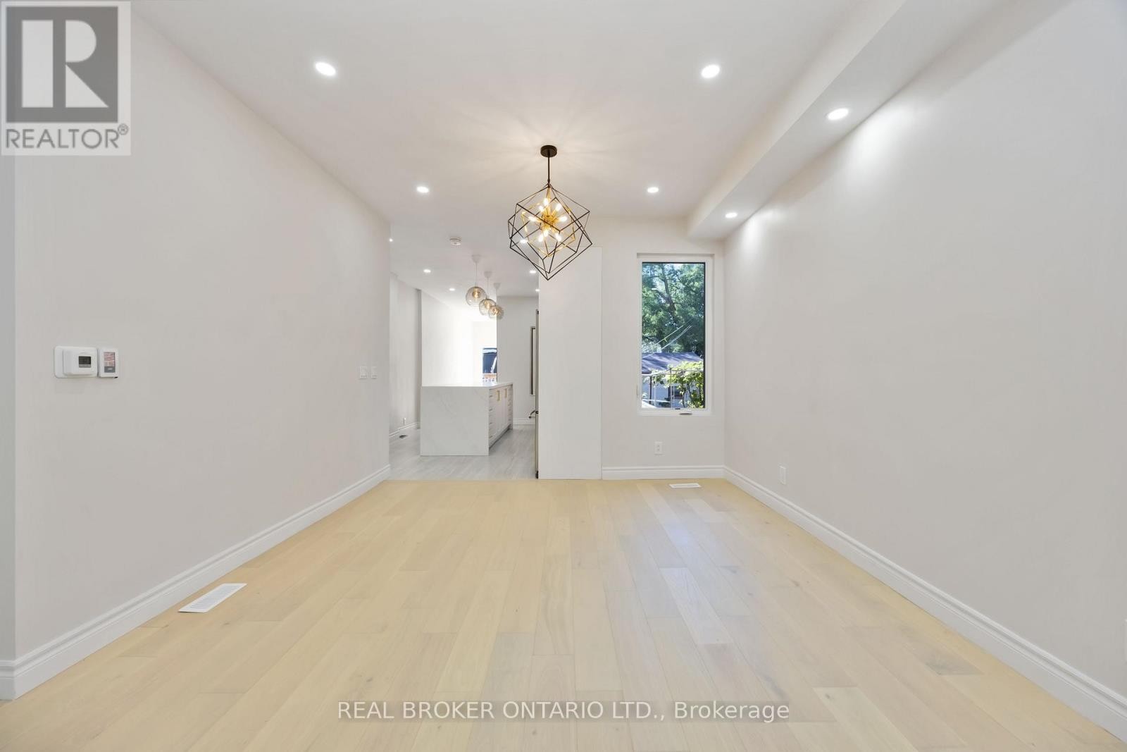 












806 GLADSTONE AVENUE

,
Toronto (Dovercourt-Wallace Emerson-Junction),




Ontario
M6H3J6

