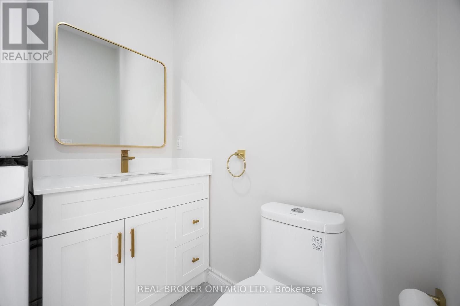 












806 GLADSTONE AVENUE

,
Toronto (Dovercourt-Wallace Emerson-Junction),




Ontario
M6H3J6

