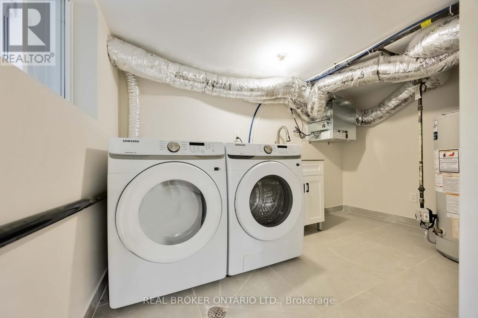 












806 GLADSTONE AVENUE

,
Toronto (Dovercourt-Wallace Emerson-Junction),




Ontario
M6H3J6

