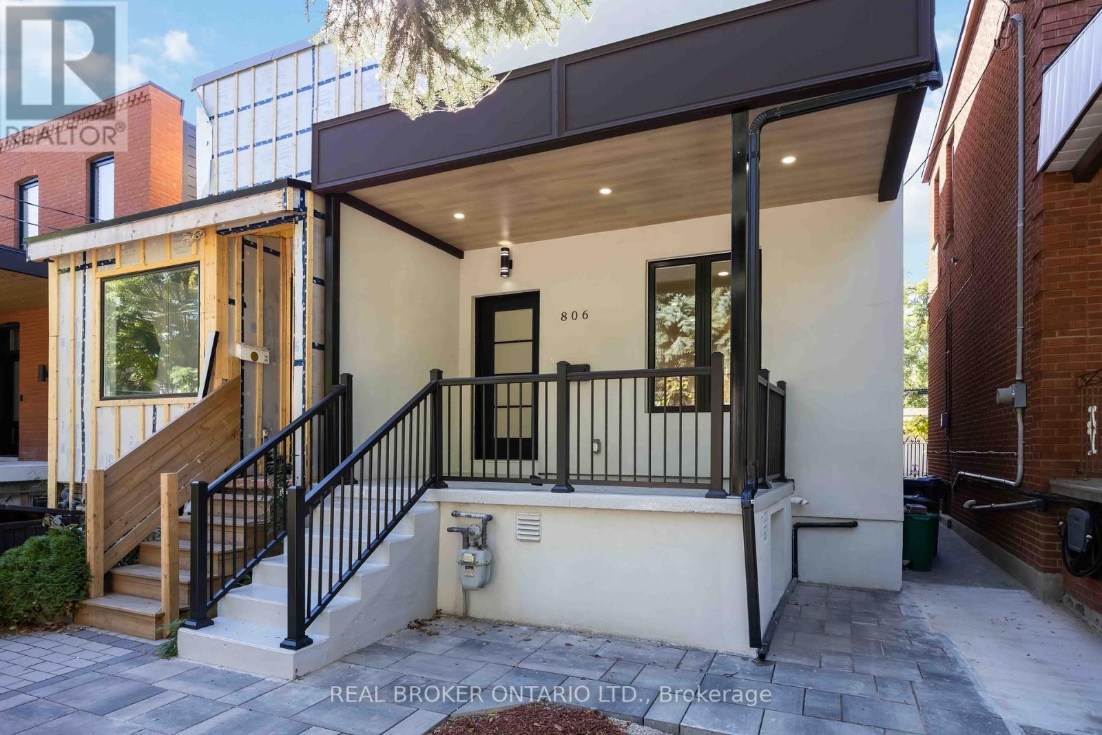 












806 GLADSTONE AVENUE

,
Toronto (Dovercourt-Wallace Emerson-Junction),




Ontario
M6H3J6

