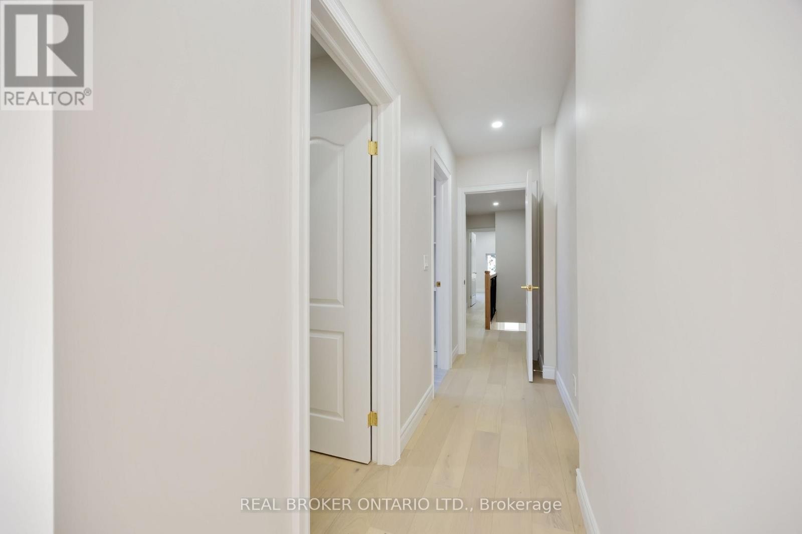 












806 GLADSTONE AVENUE

,
Toronto (Dovercourt-Wallace Emerson-Junction),




Ontario
M6H3J6

