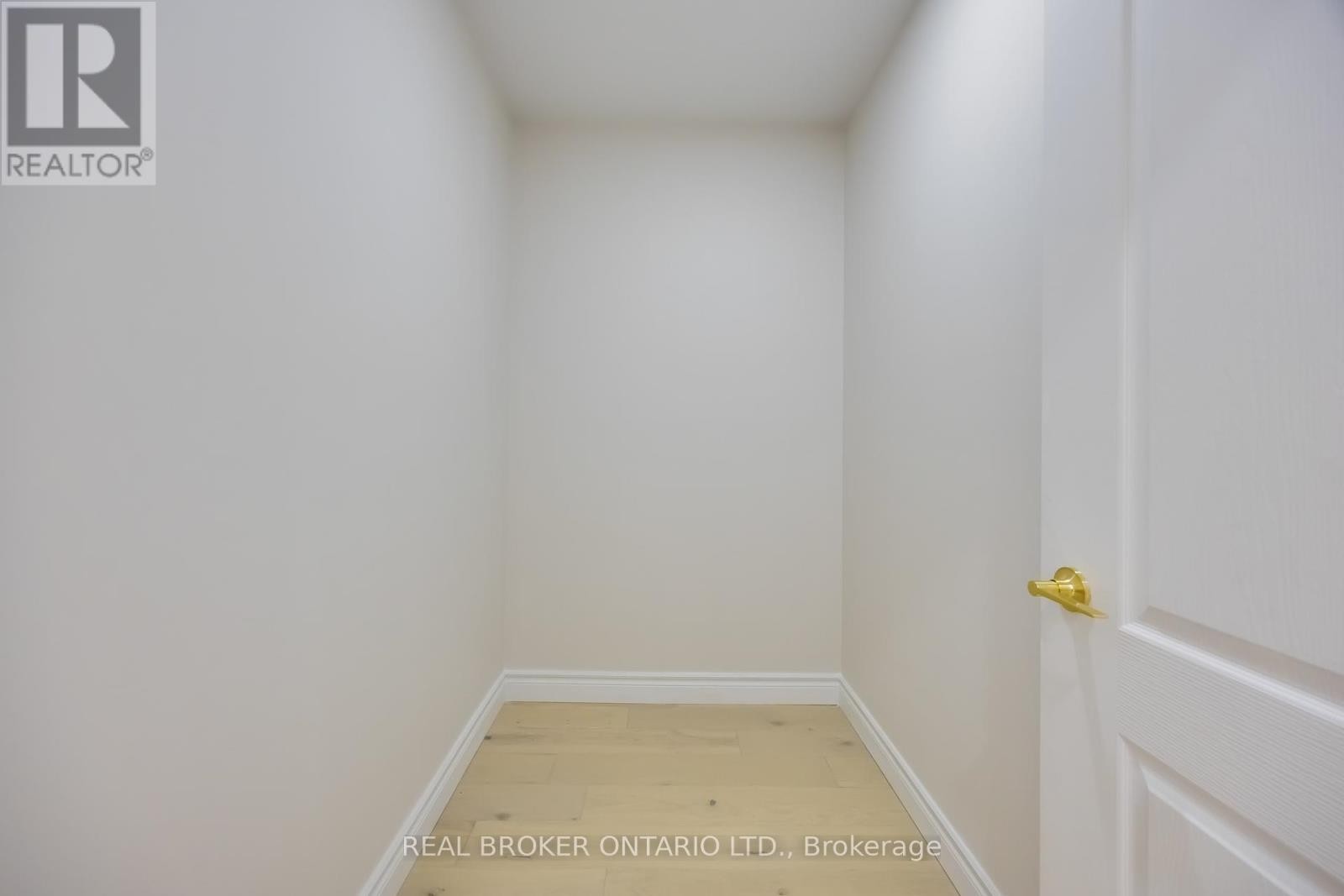 












806 GLADSTONE AVENUE

,
Toronto (Dovercourt-Wallace Emerson-Junction),




Ontario
M6H3J6

