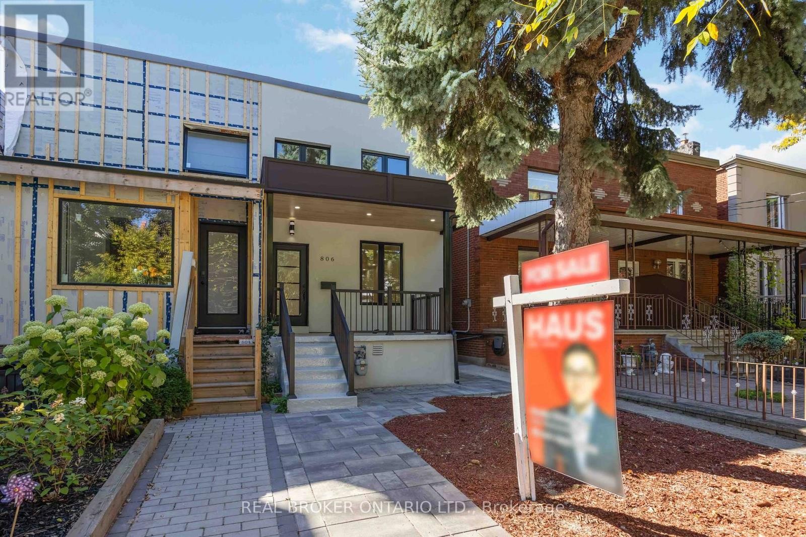 












806 GLADSTONE AVENUE

,
Toronto (Dovercourt-Wallace Emerson-Junction),




Ontario
M6H3J6

