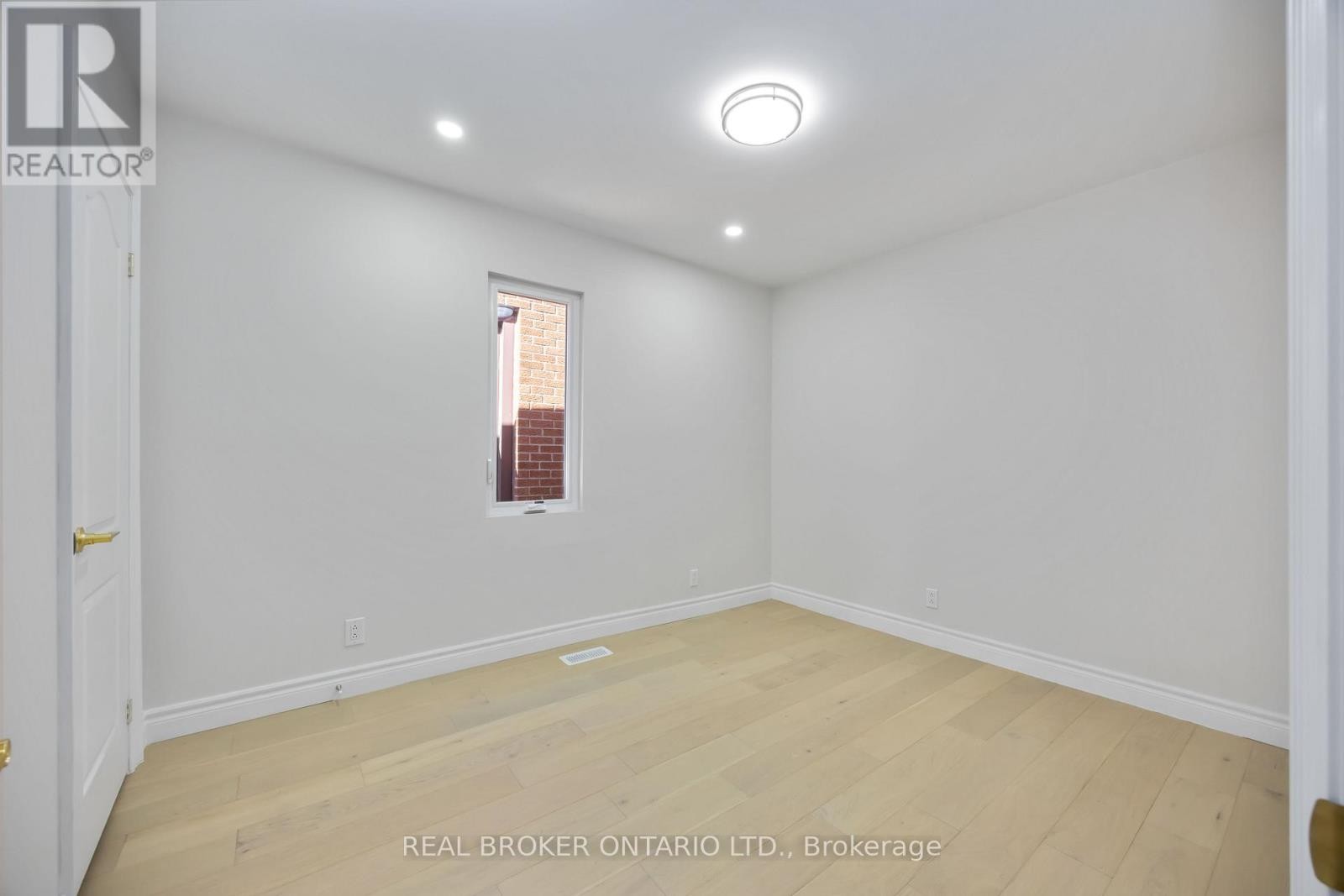 












806 GLADSTONE AVENUE

,
Toronto (Dovercourt-Wallace Emerson-Junction),




Ontario
M6H3J6

