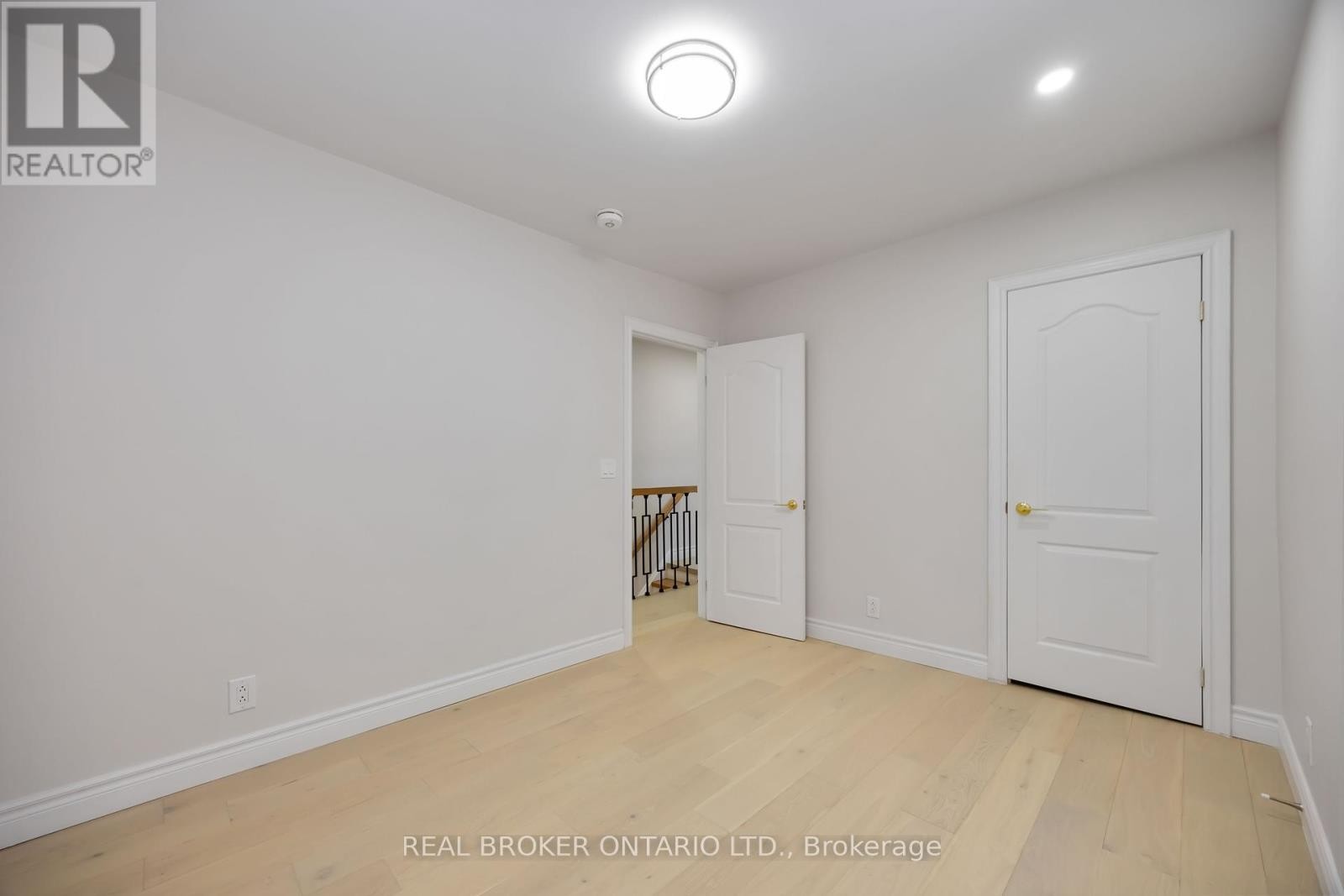 












806 GLADSTONE AVENUE

,
Toronto (Dovercourt-Wallace Emerson-Junction),




Ontario
M6H3J6

