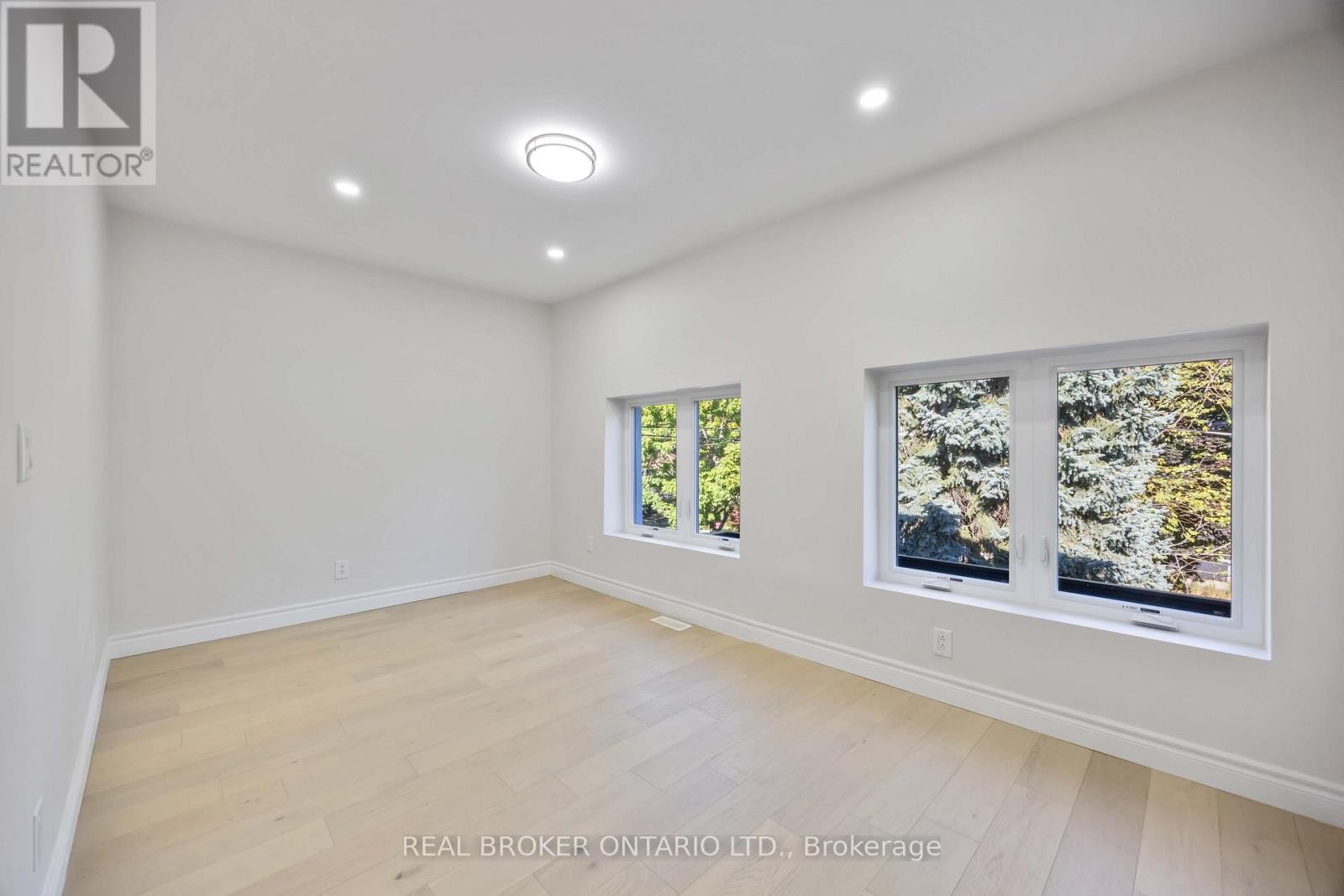 












806 GLADSTONE AVENUE

,
Toronto (Dovercourt-Wallace Emerson-Junction),




Ontario
M6H3J6

