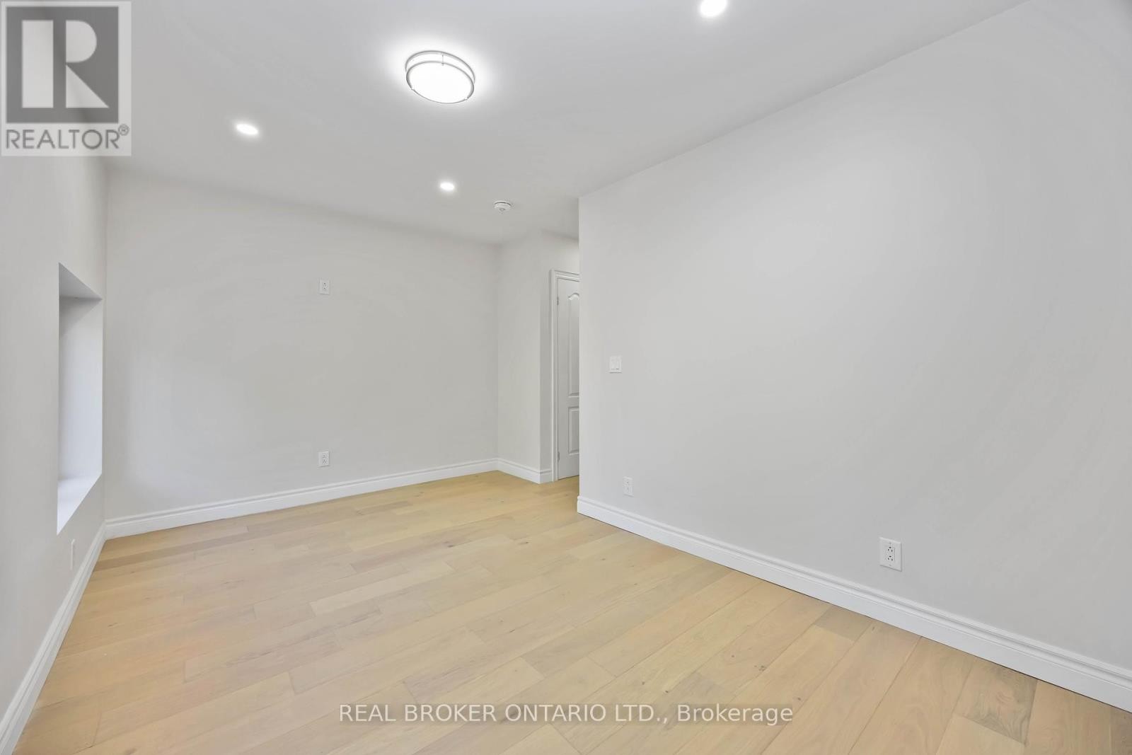 












806 GLADSTONE AVENUE

,
Toronto (Dovercourt-Wallace Emerson-Junction),




Ontario
M6H3J6

