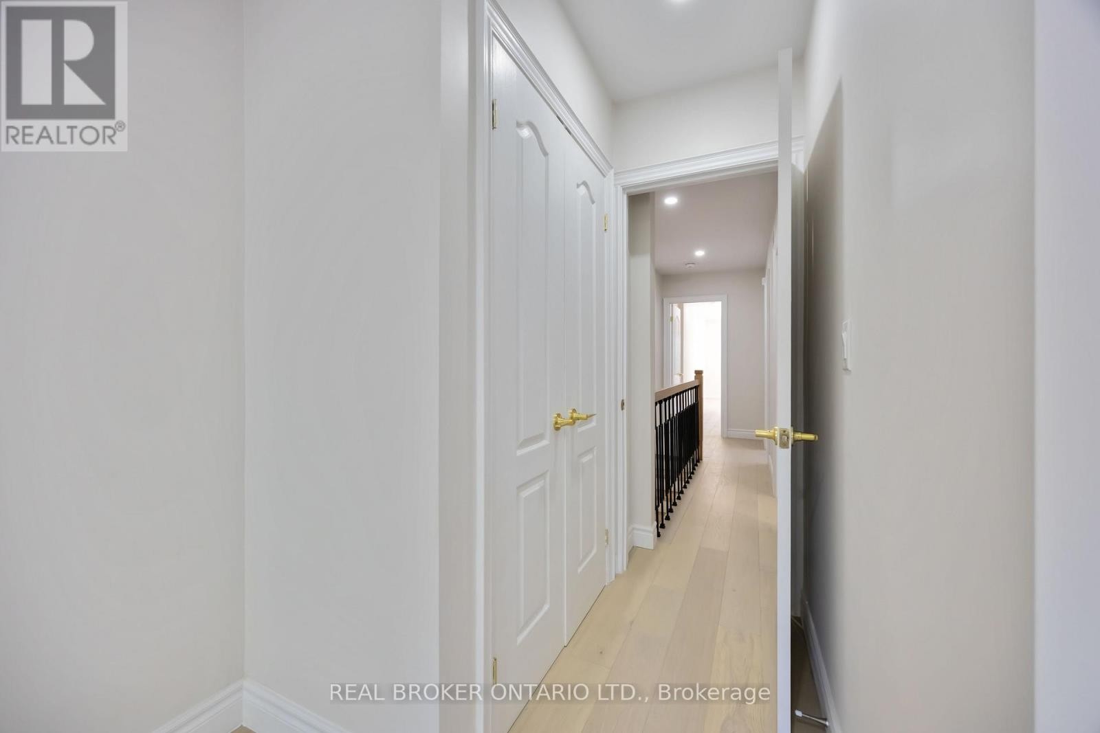 












806 GLADSTONE AVENUE

,
Toronto (Dovercourt-Wallace Emerson-Junction),




Ontario
M6H3J6

