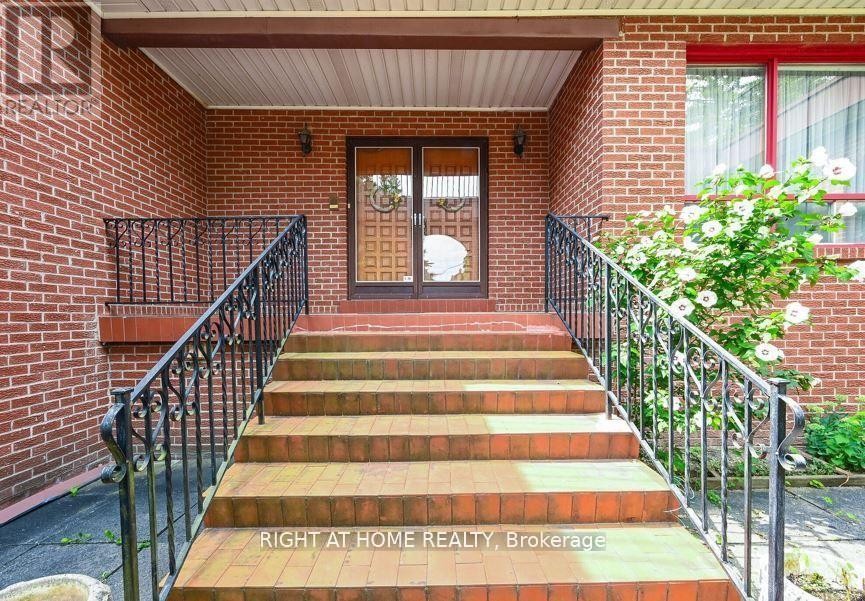 












6800 SECOND LINE W

,
Mississauga (Meadowvale Village),




Ontario
L5W1M9

