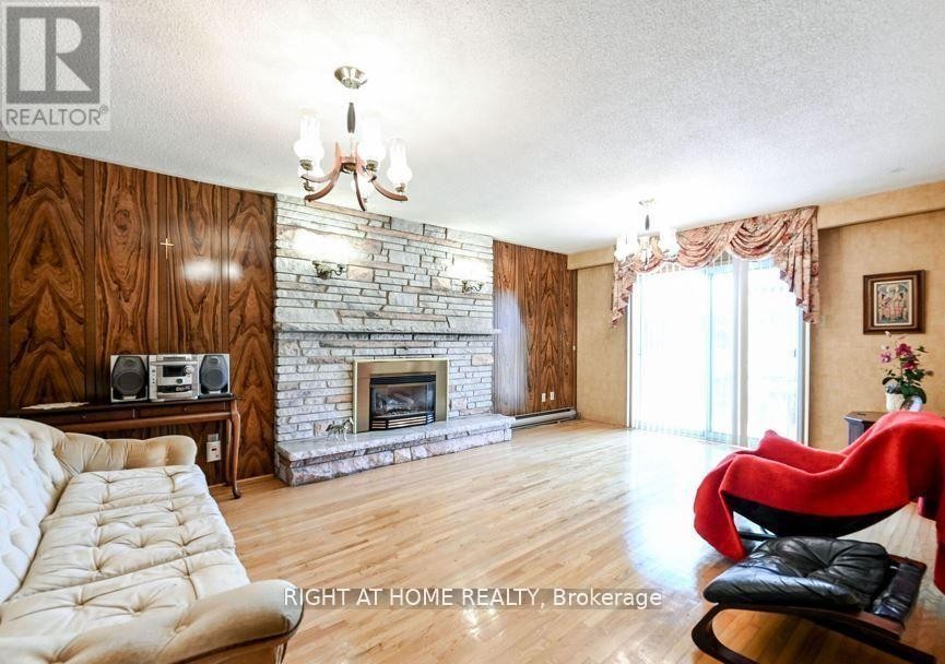 












6800 SECOND LINE W

,
Mississauga (Meadowvale Village),




Ontario
L5W1M9

