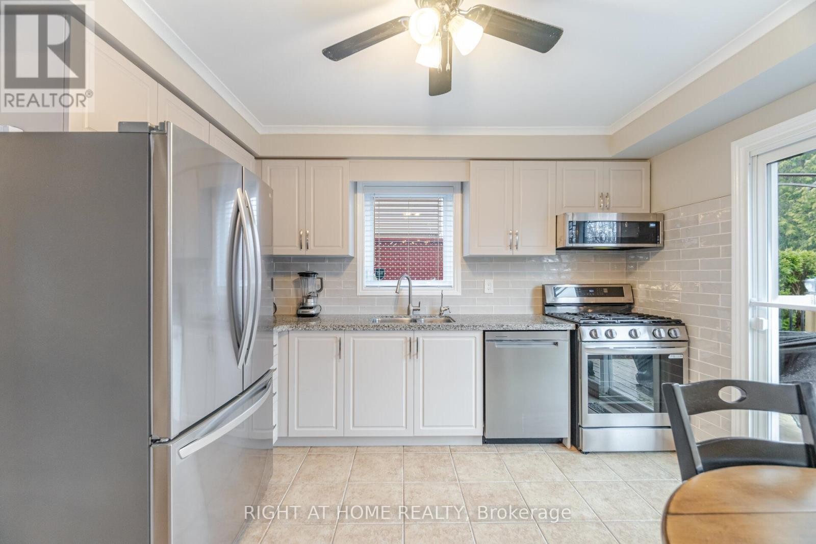 












27 LASBY LANE

,
Halton Hills (AC Acton),




Ontario
L7J2W9

