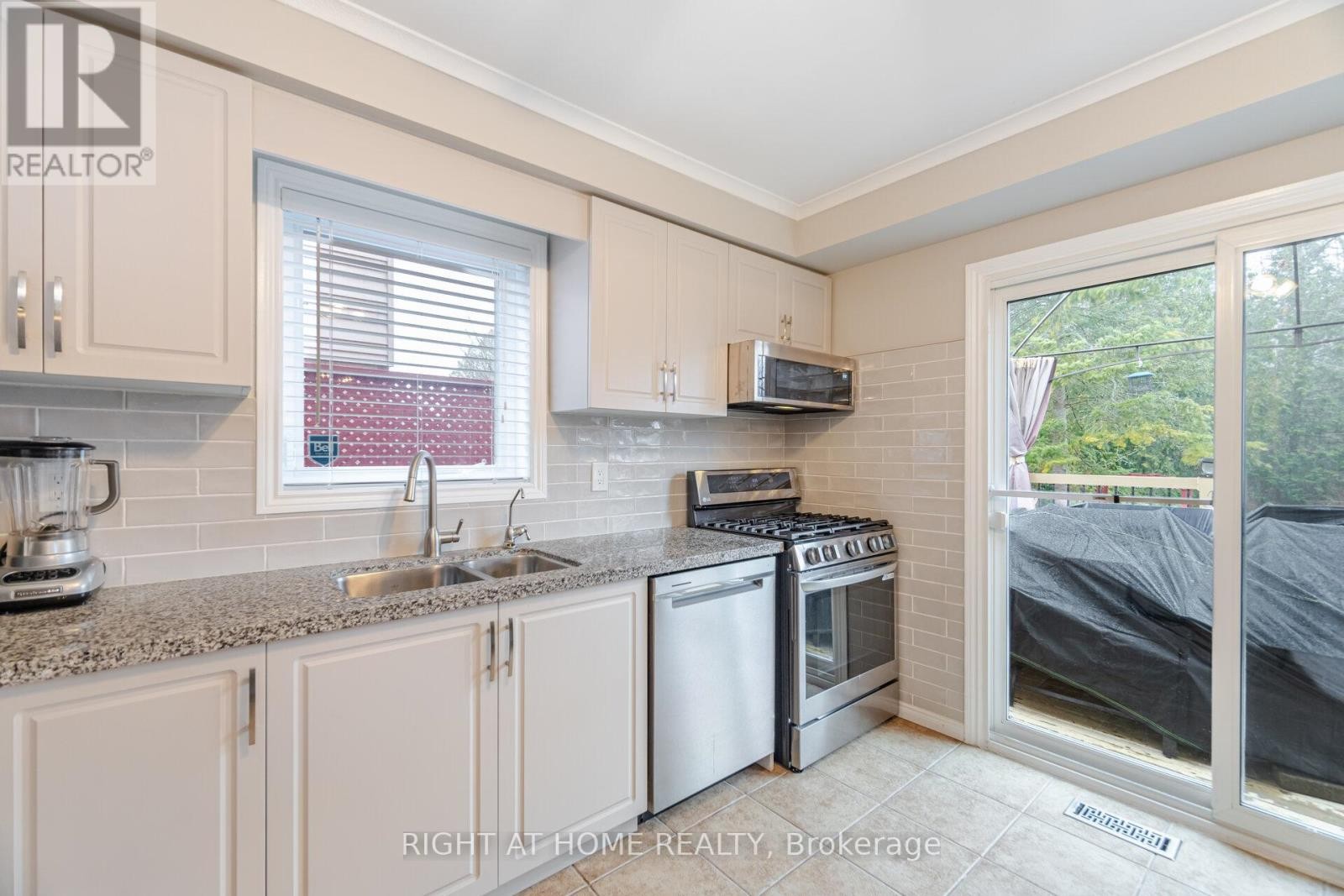 












27 LASBY LANE

,
Halton Hills (AC Acton),




Ontario
L7J2W9

