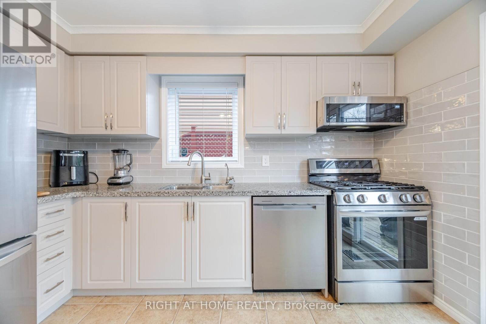 












27 LASBY LANE

,
Halton Hills (AC Acton),




Ontario
L7J2W9

